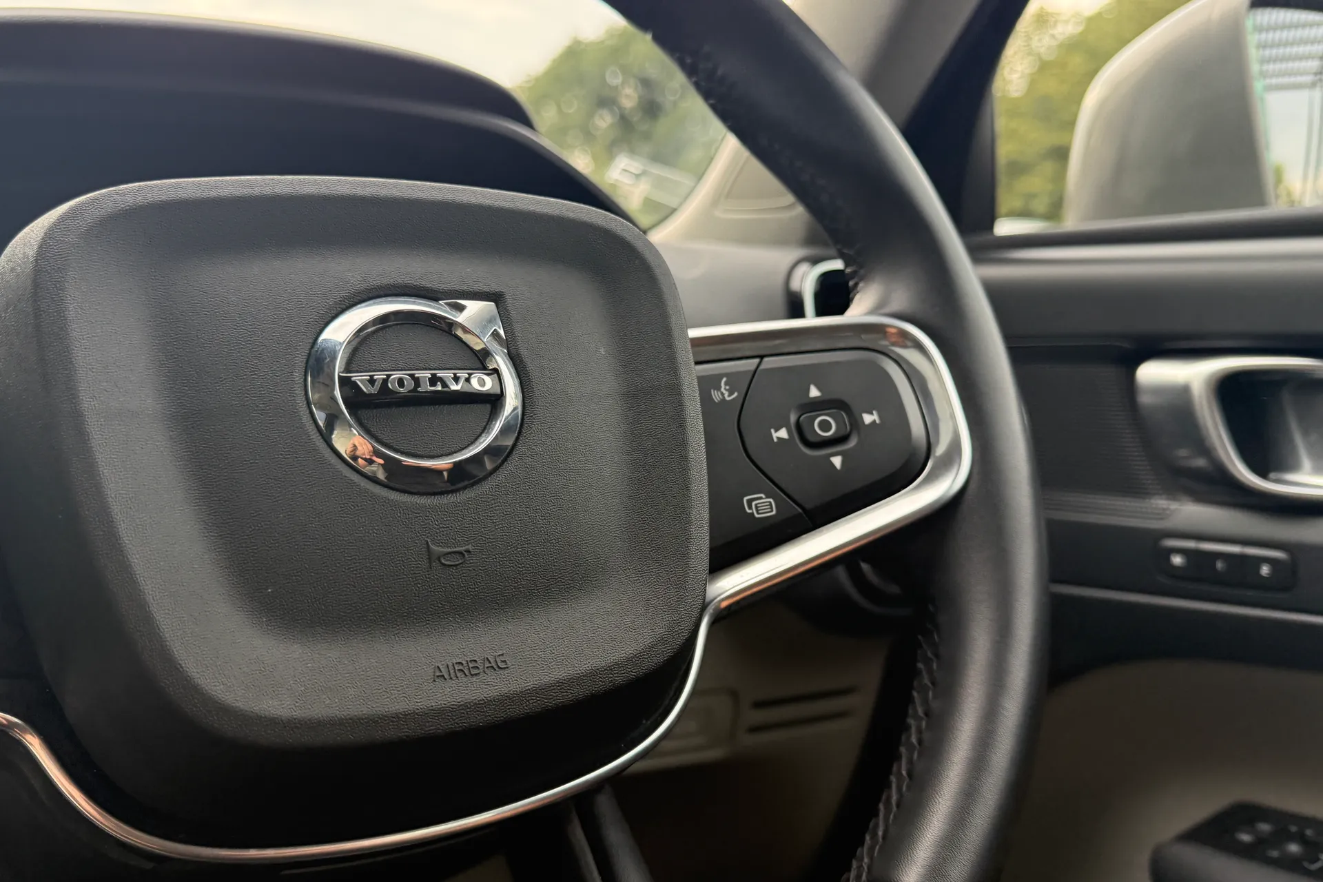 Volvo XC40 thumbnail image number 36