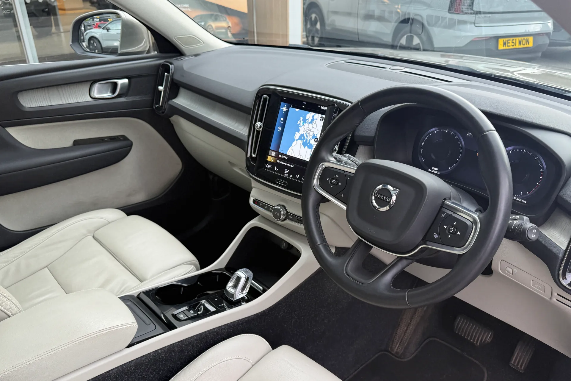 Volvo XC40 thumbnail image number 6