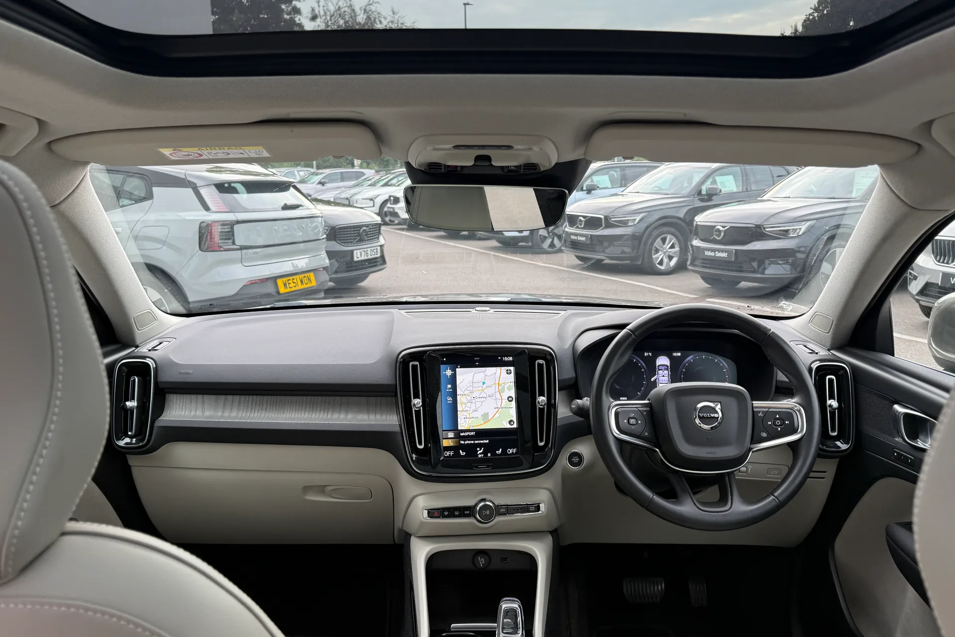 Volvo XC40 thumbnail image number 3