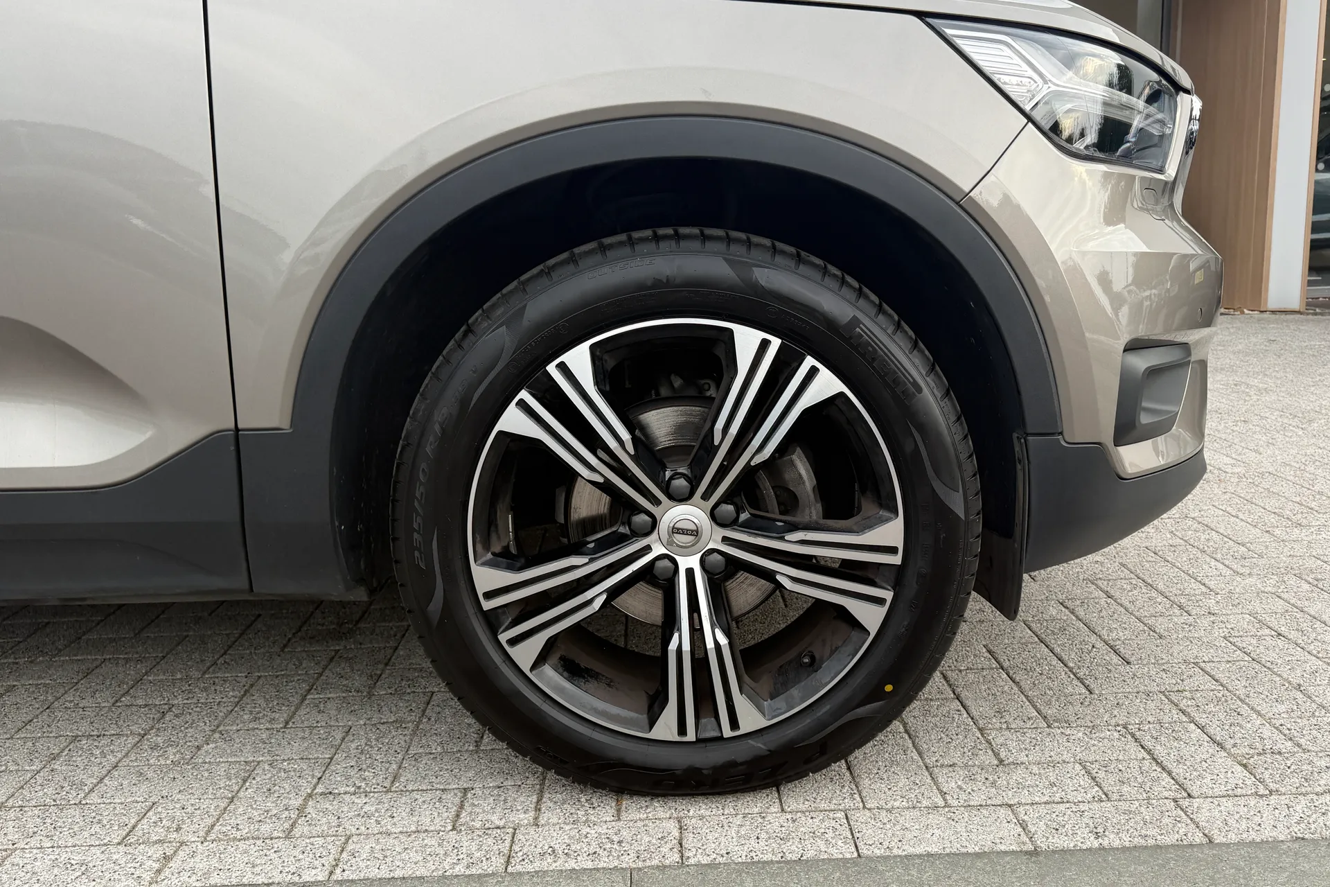 Volvo XC40 thumbnail image number 14