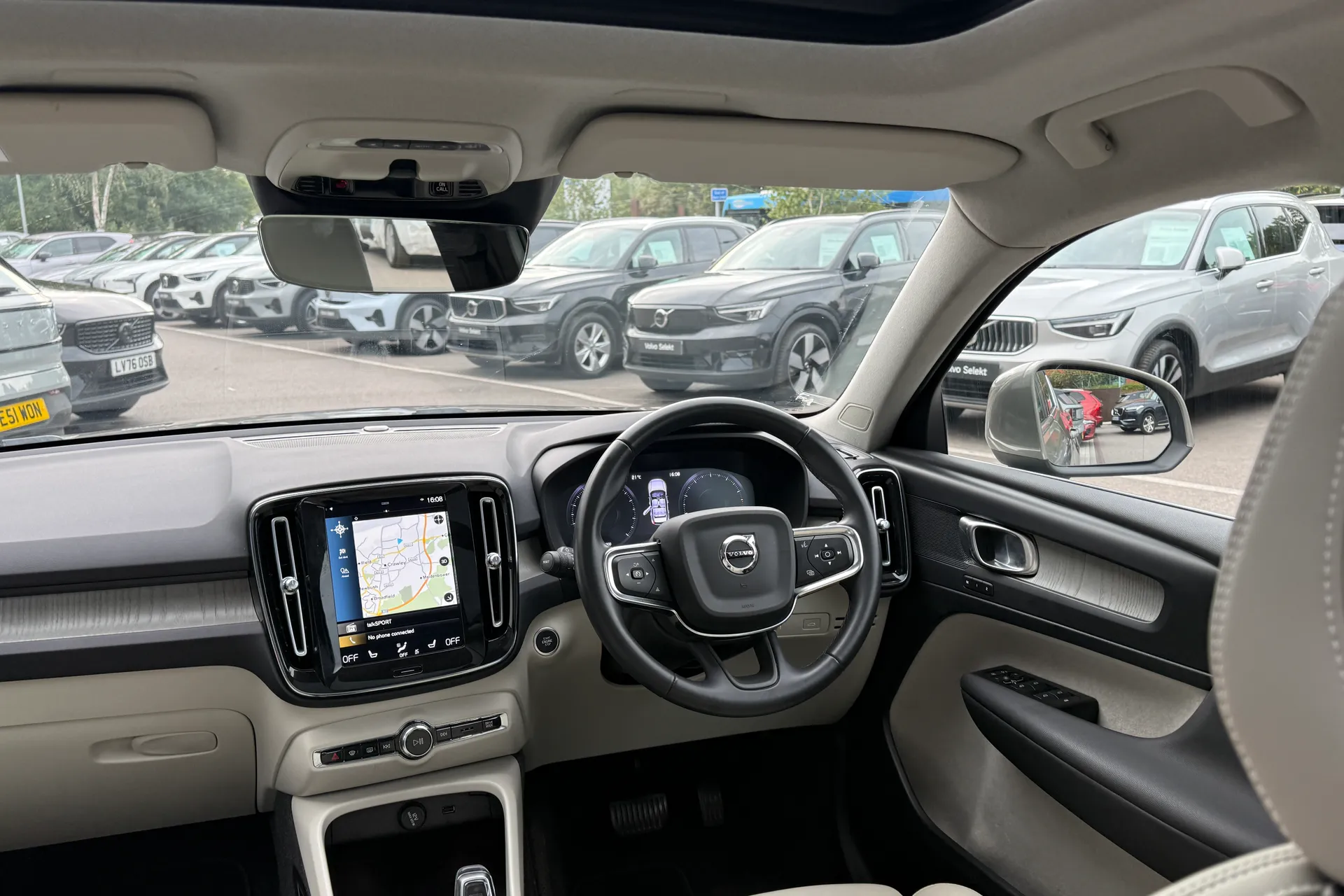 Volvo XC40 thumbnail image number 32