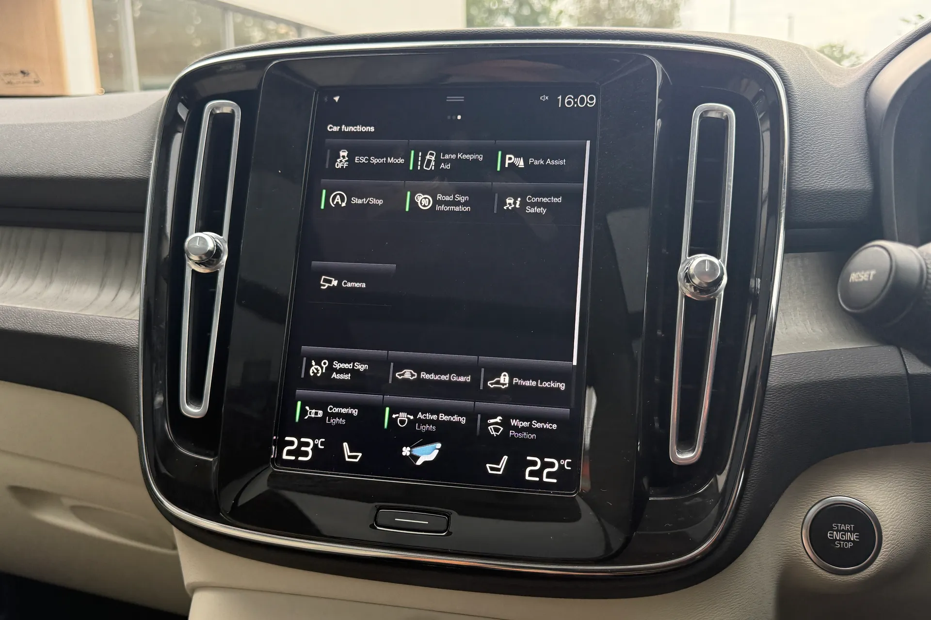 Volvo XC40 thumbnail image number 40