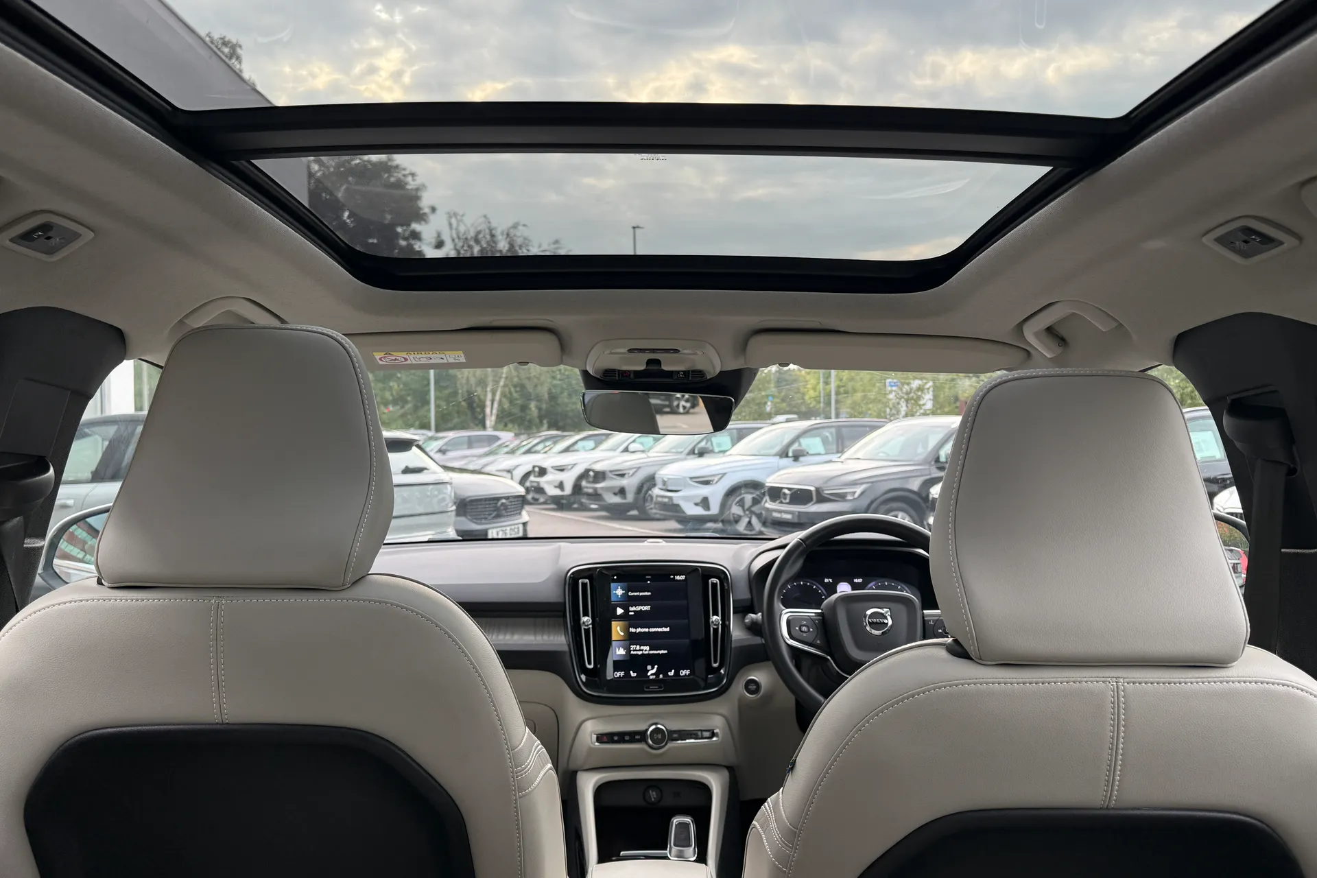 Volvo XC40 thumbnail image number 22