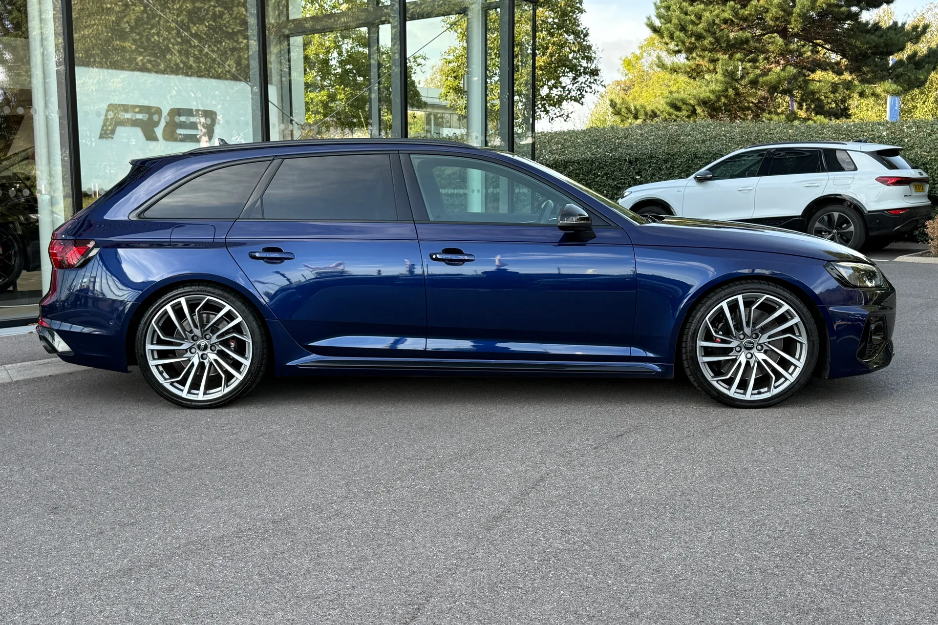 Audi RS4 thumbnail image number 2