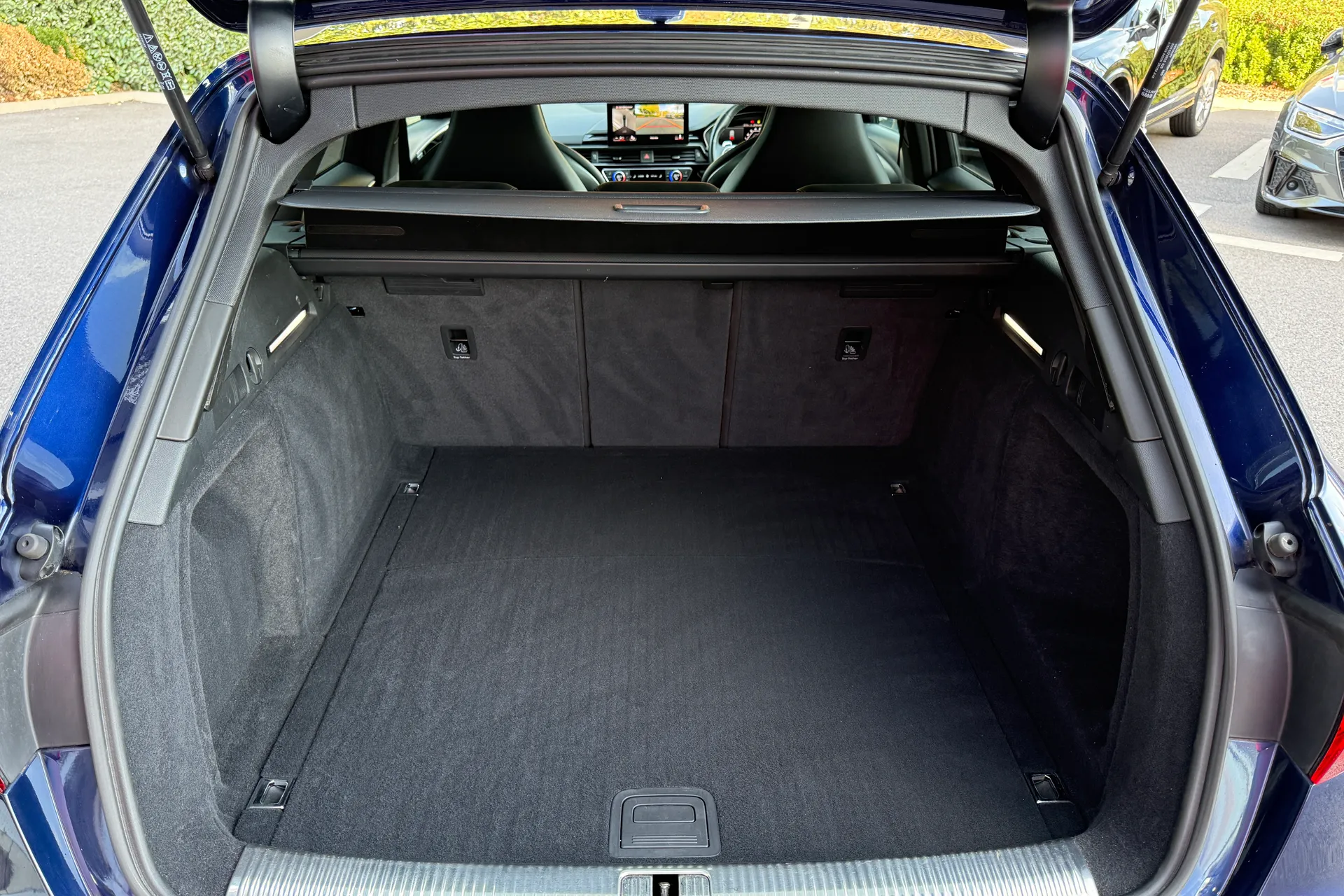 Audi RS4 thumbnail image number 51