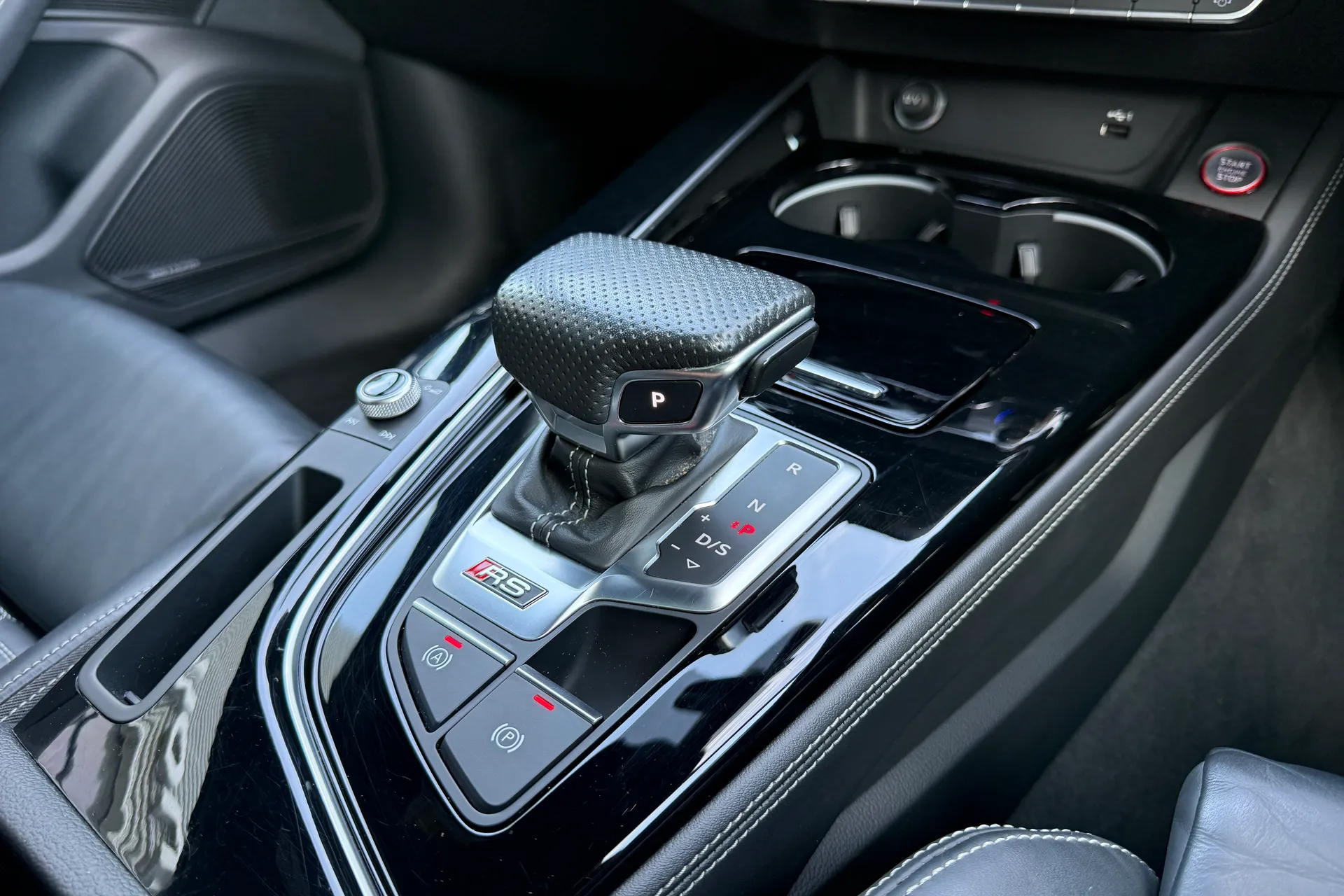 Audi RS4 thumbnail image number 21
