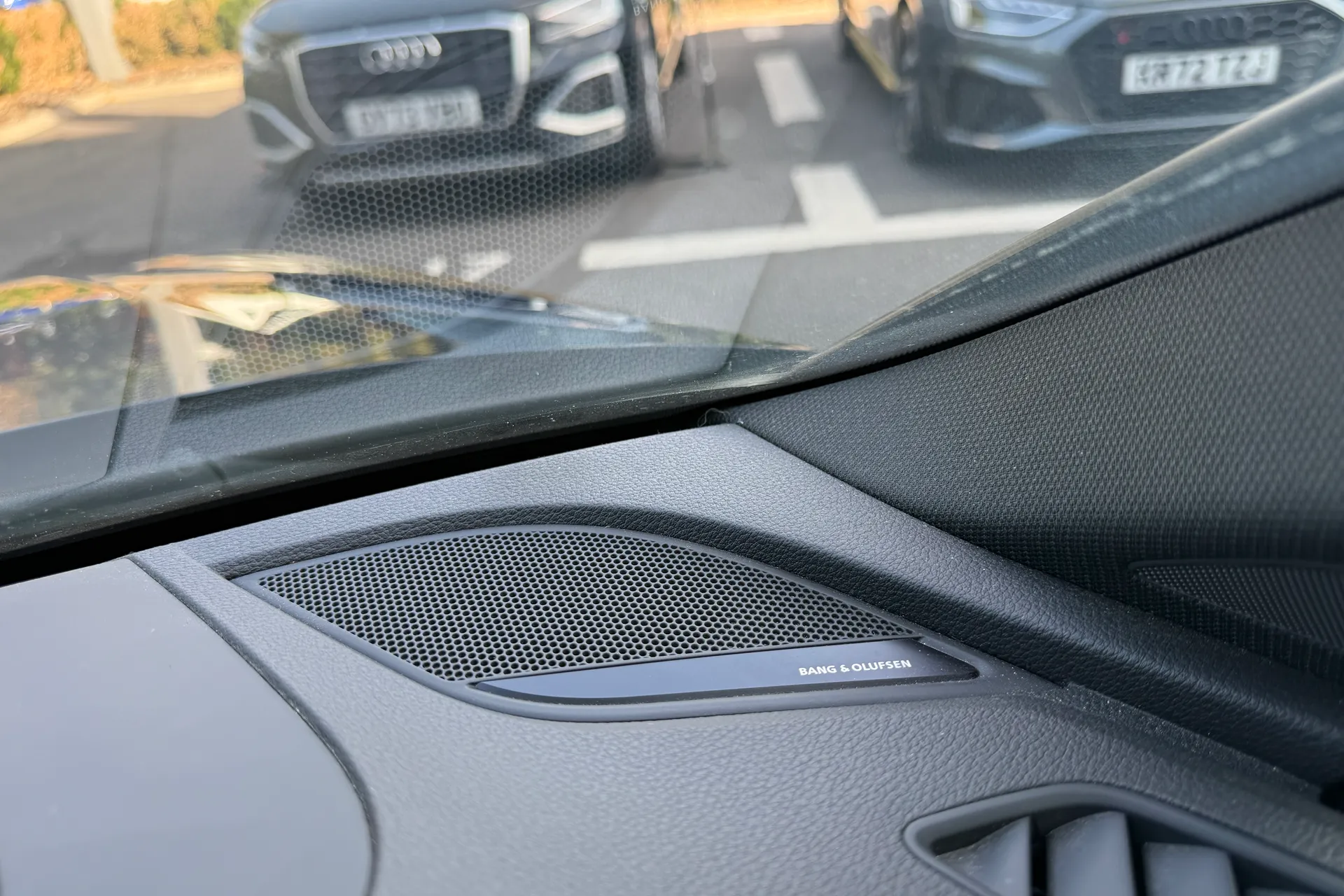 Audi RS4 thumbnail image number 25