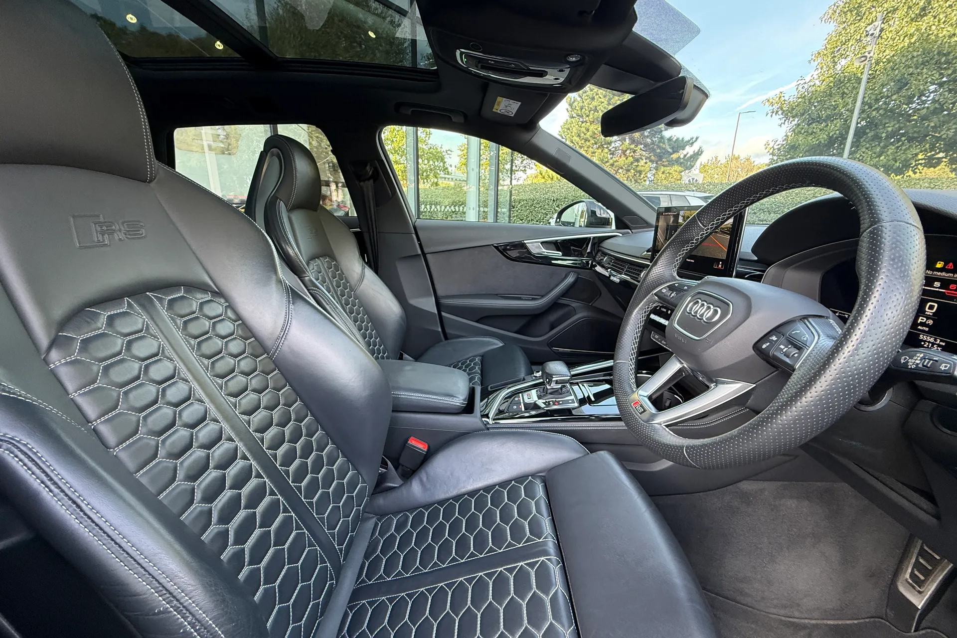 Audi RS4 thumbnail image number 30