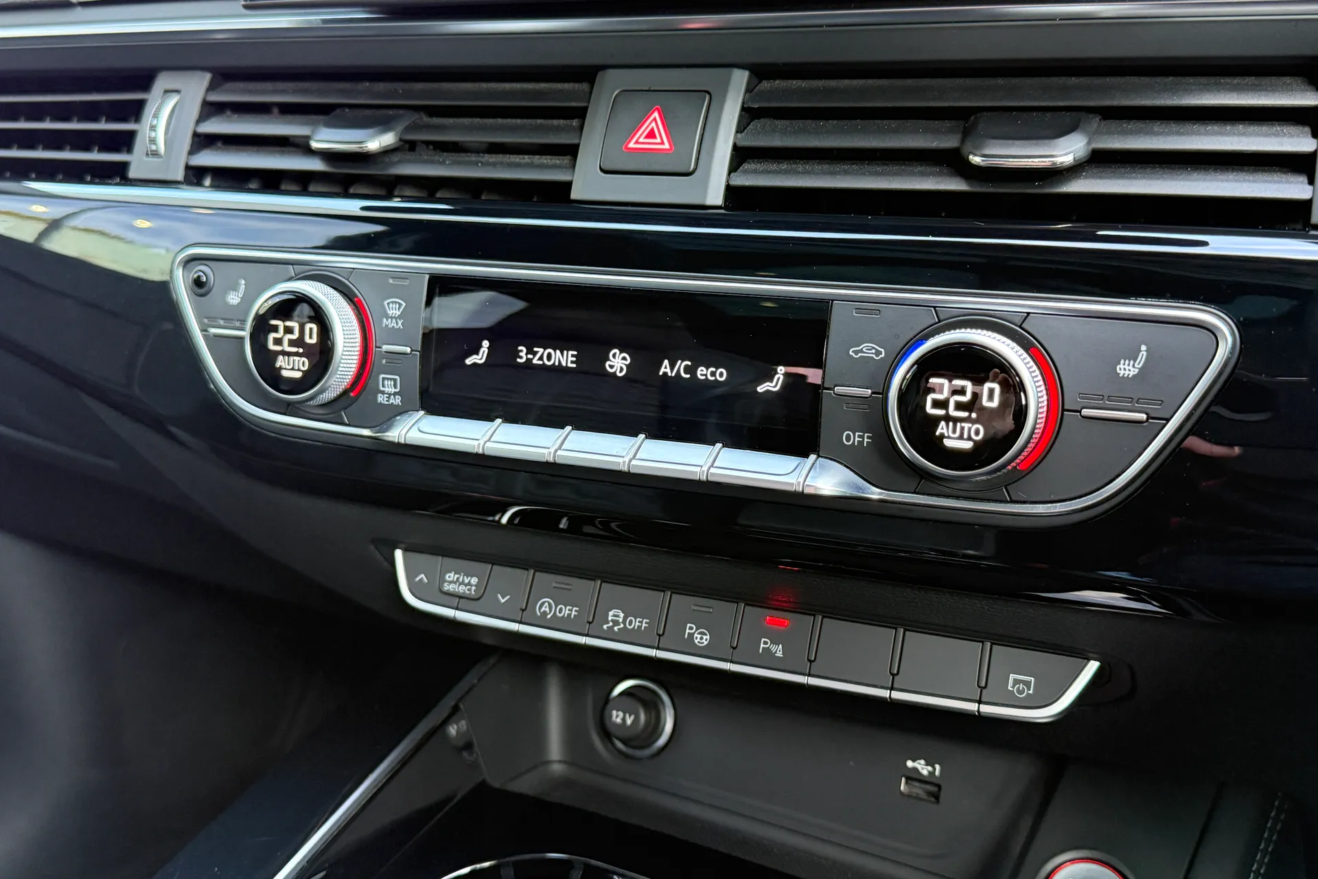 Audi RS4 thumbnail image number 18