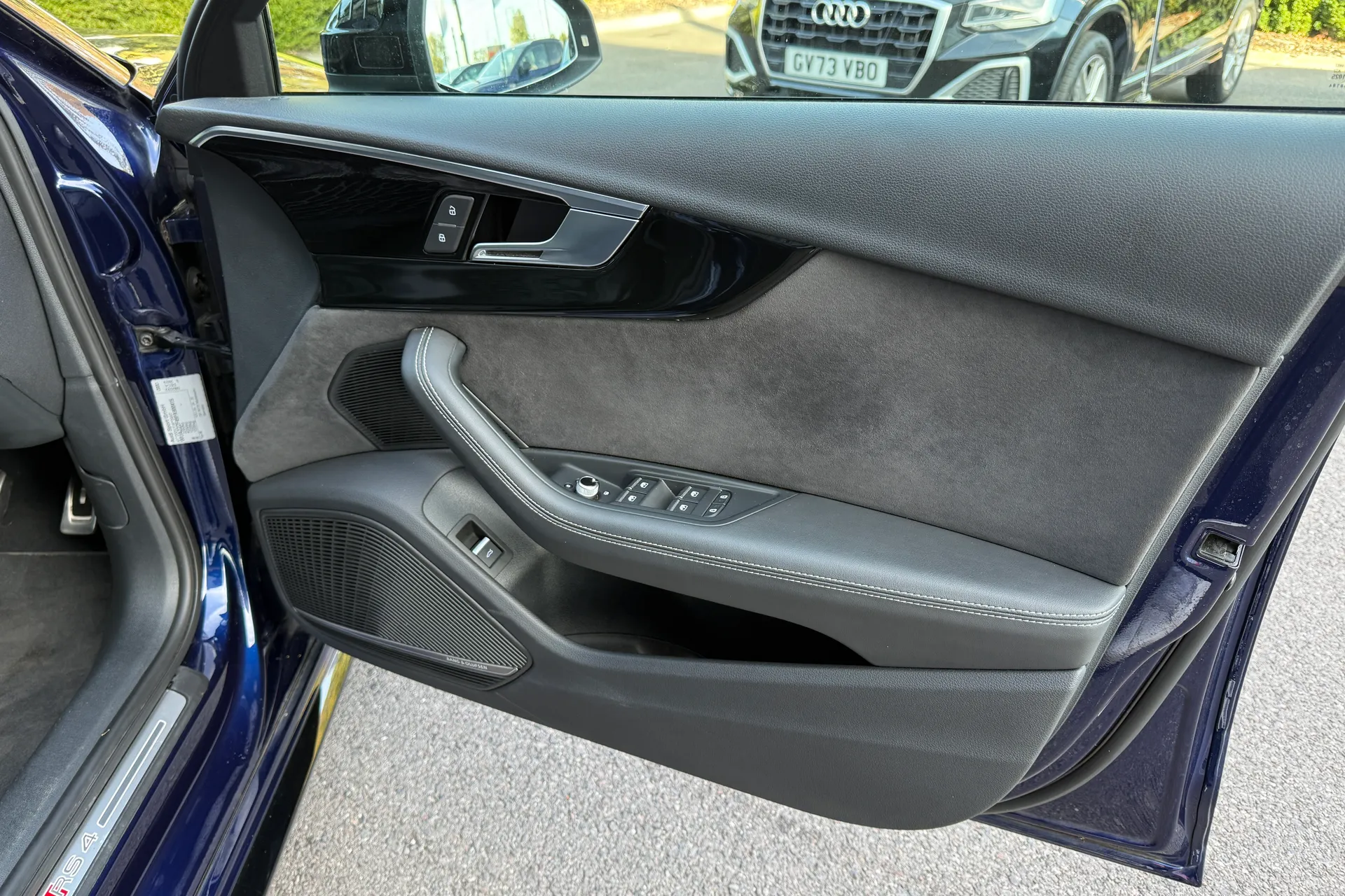 Audi RS4 thumbnail image number 36