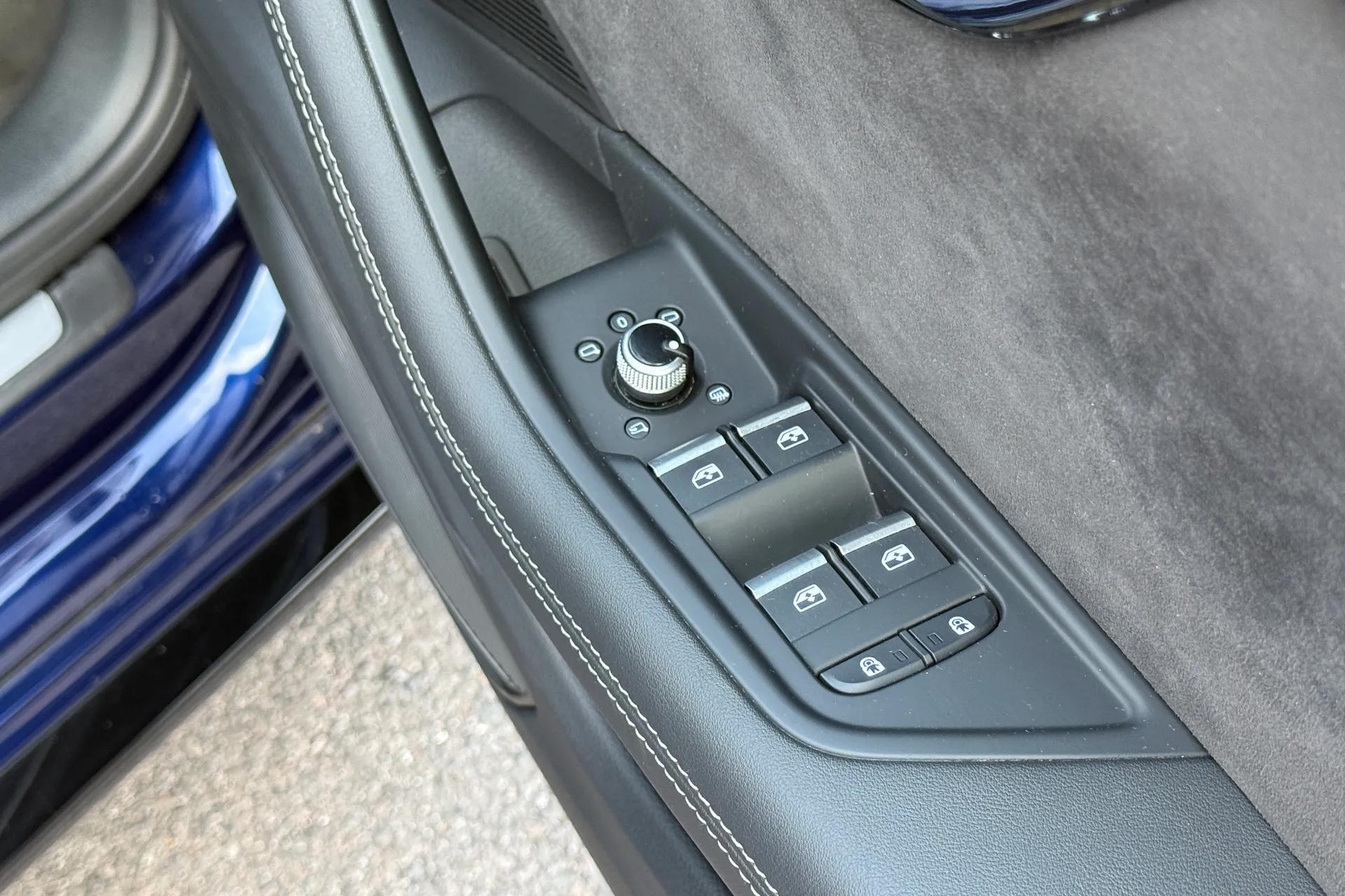 Audi RS4 thumbnail image number 41