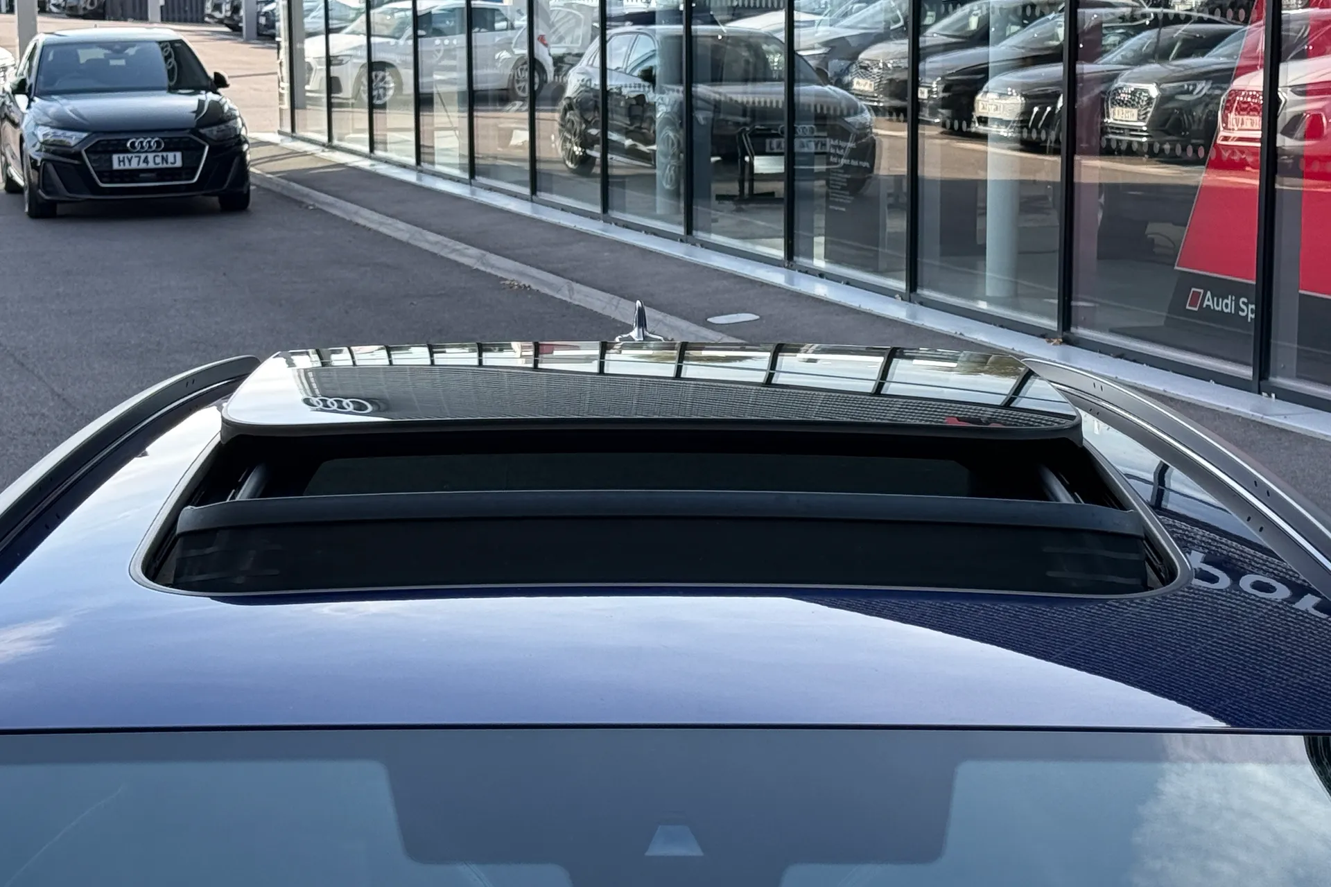 Audi RS4 thumbnail image number 32