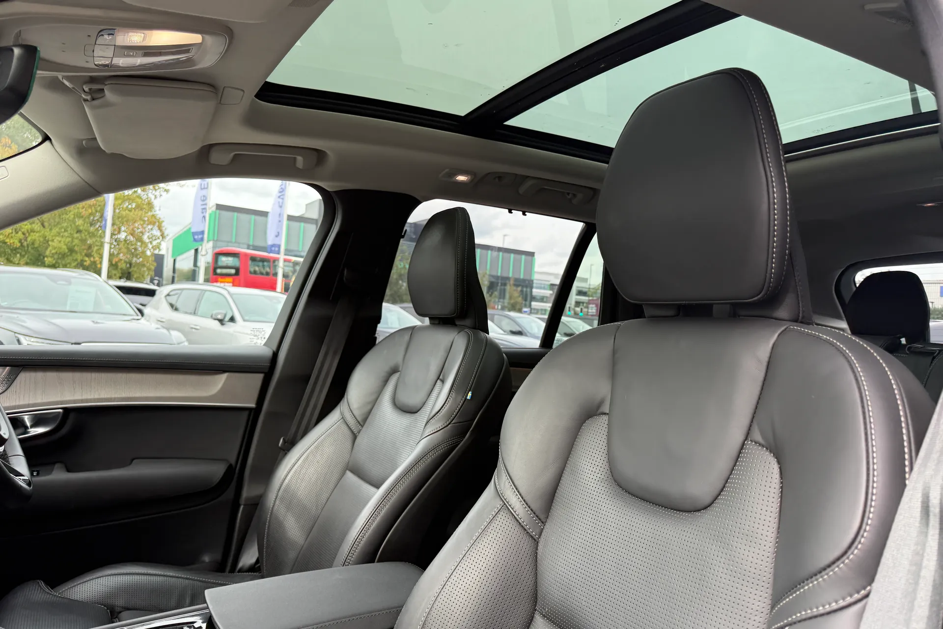 Volvo XC90 thumbnail image number 30