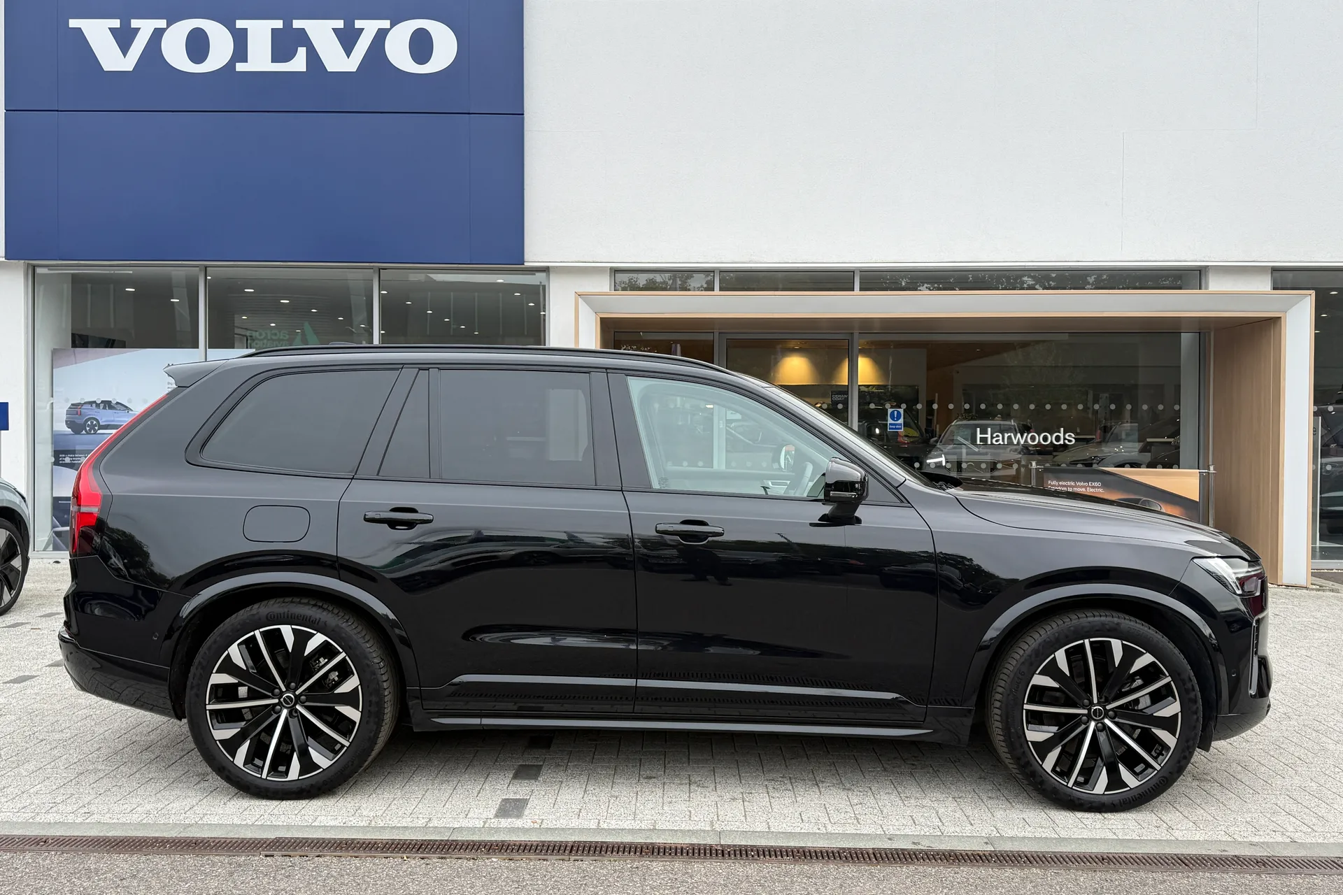 Volvo XC90 thumbnail image number 2