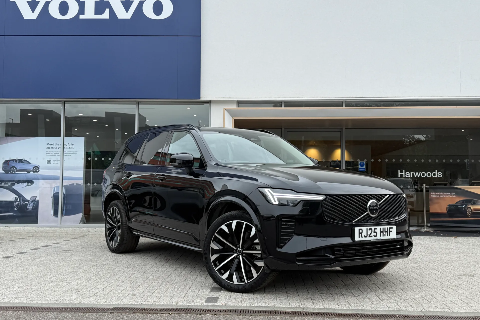 Volvo XC90 focused image