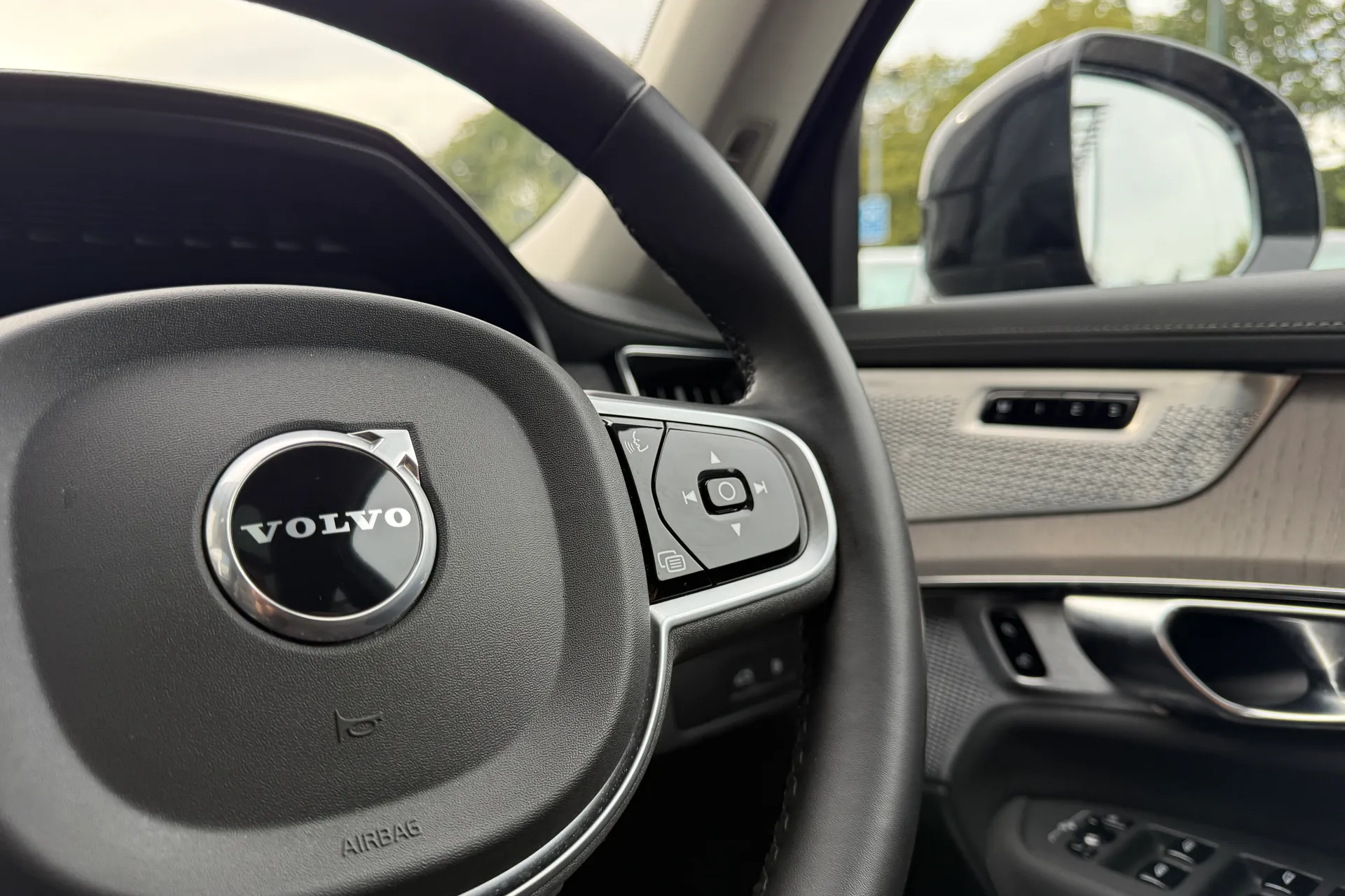 Volvo XC90 thumbnail image number 38