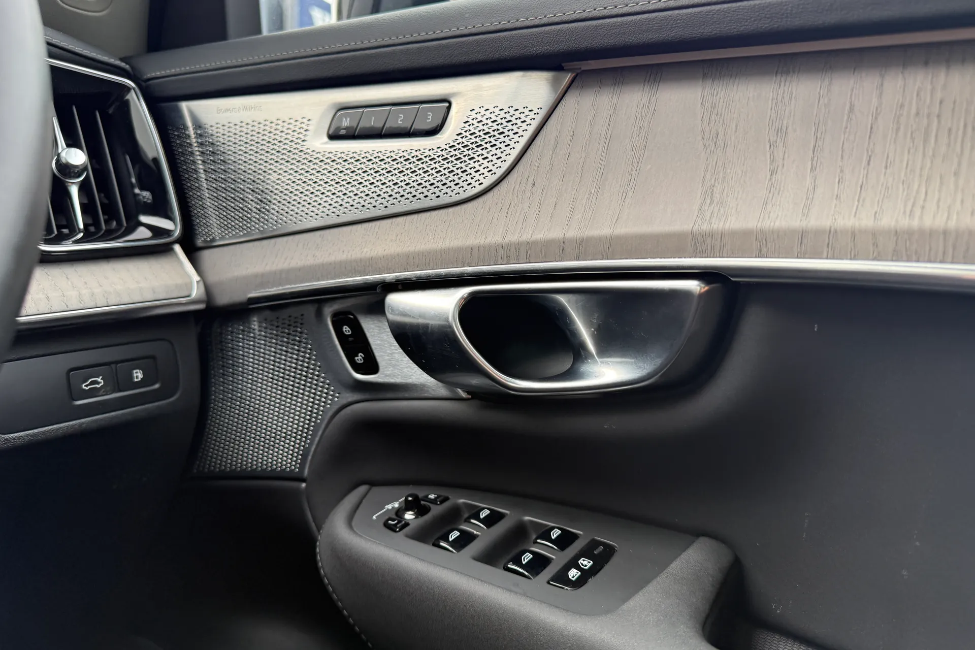 Volvo XC90 thumbnail image number 43