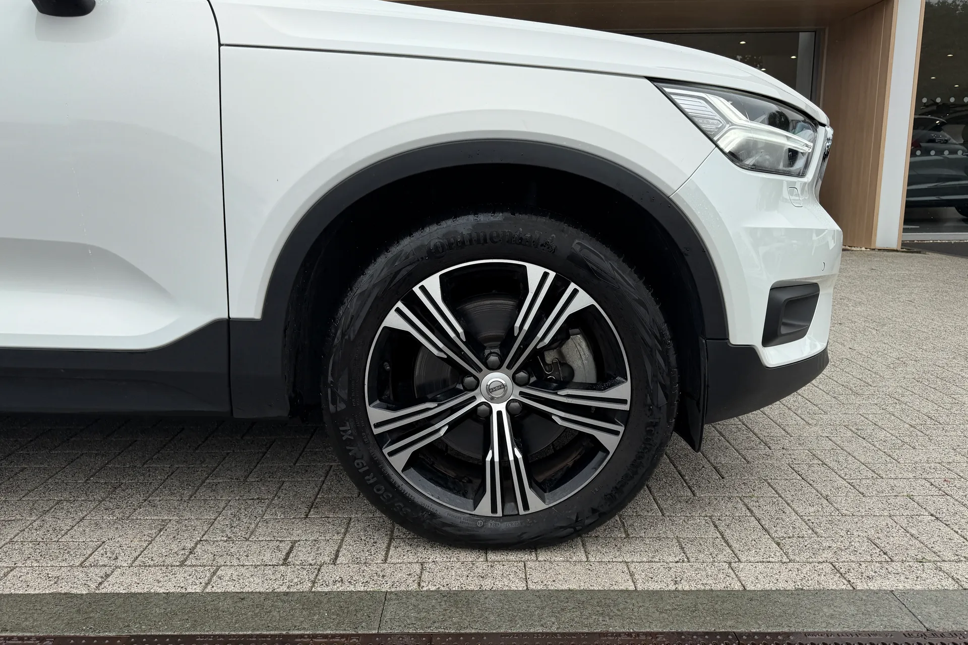 Volvo XC40 thumbnail image number 14