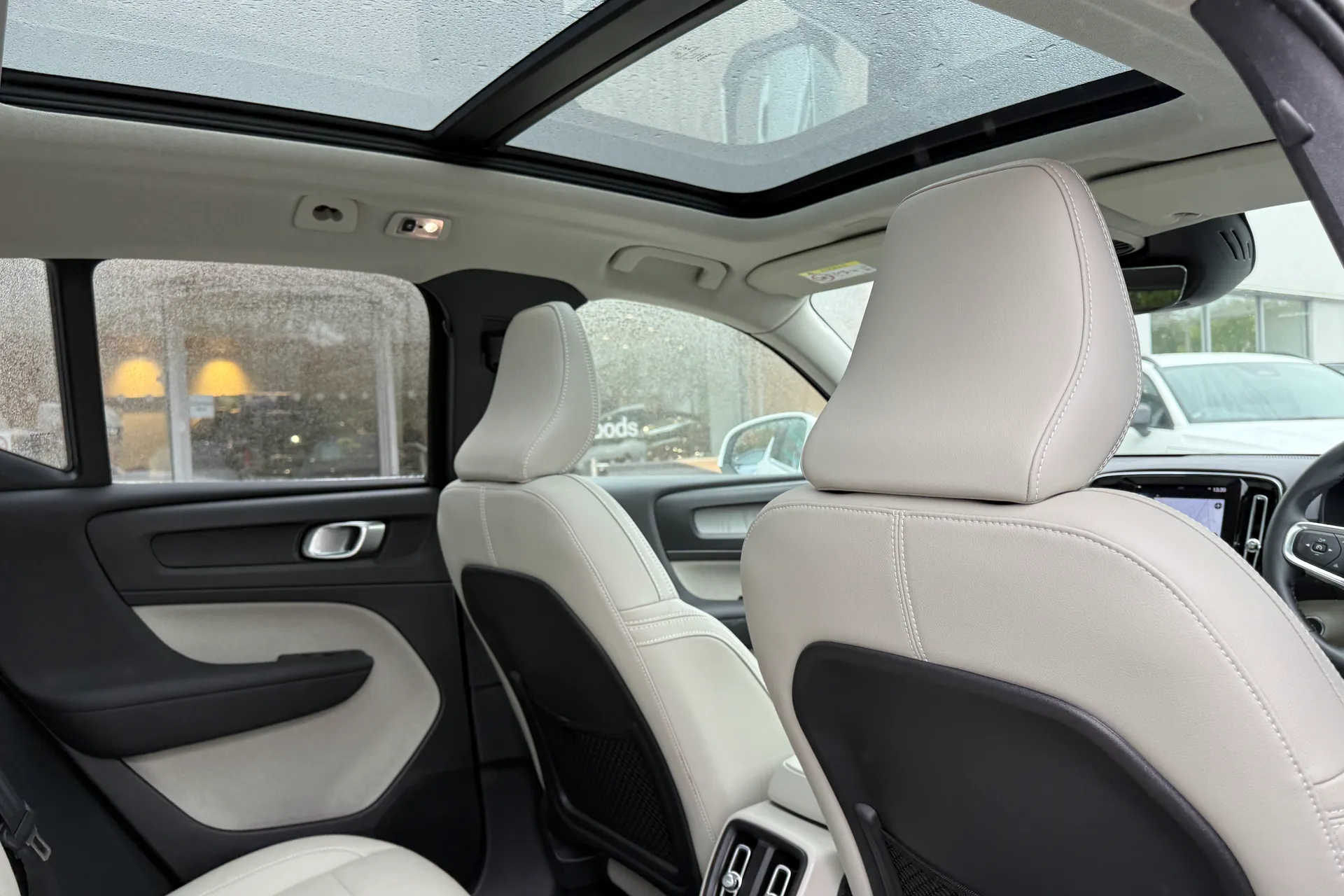 Volvo XC40 thumbnail image number 24