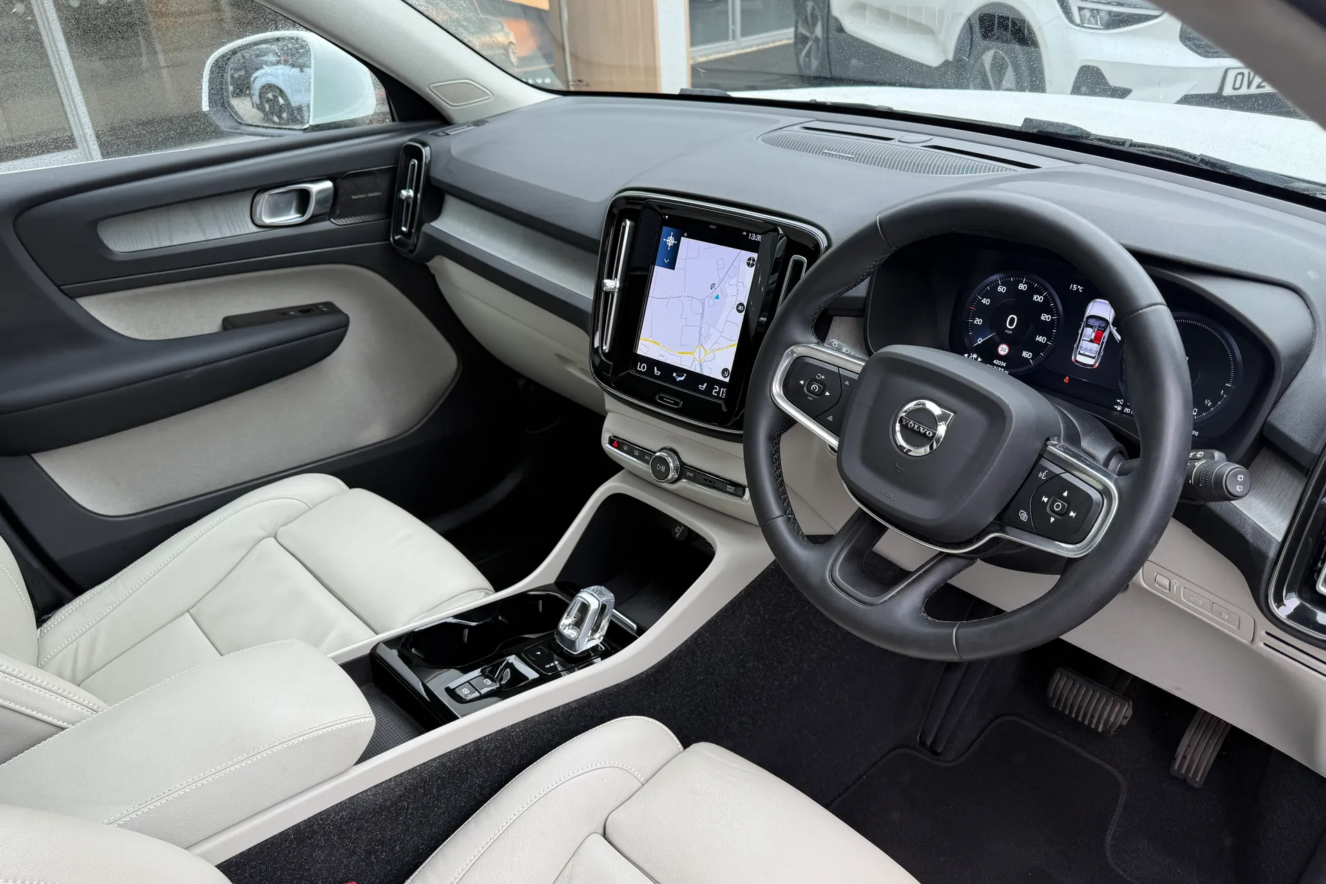 Volvo XC40 thumbnail image number 6