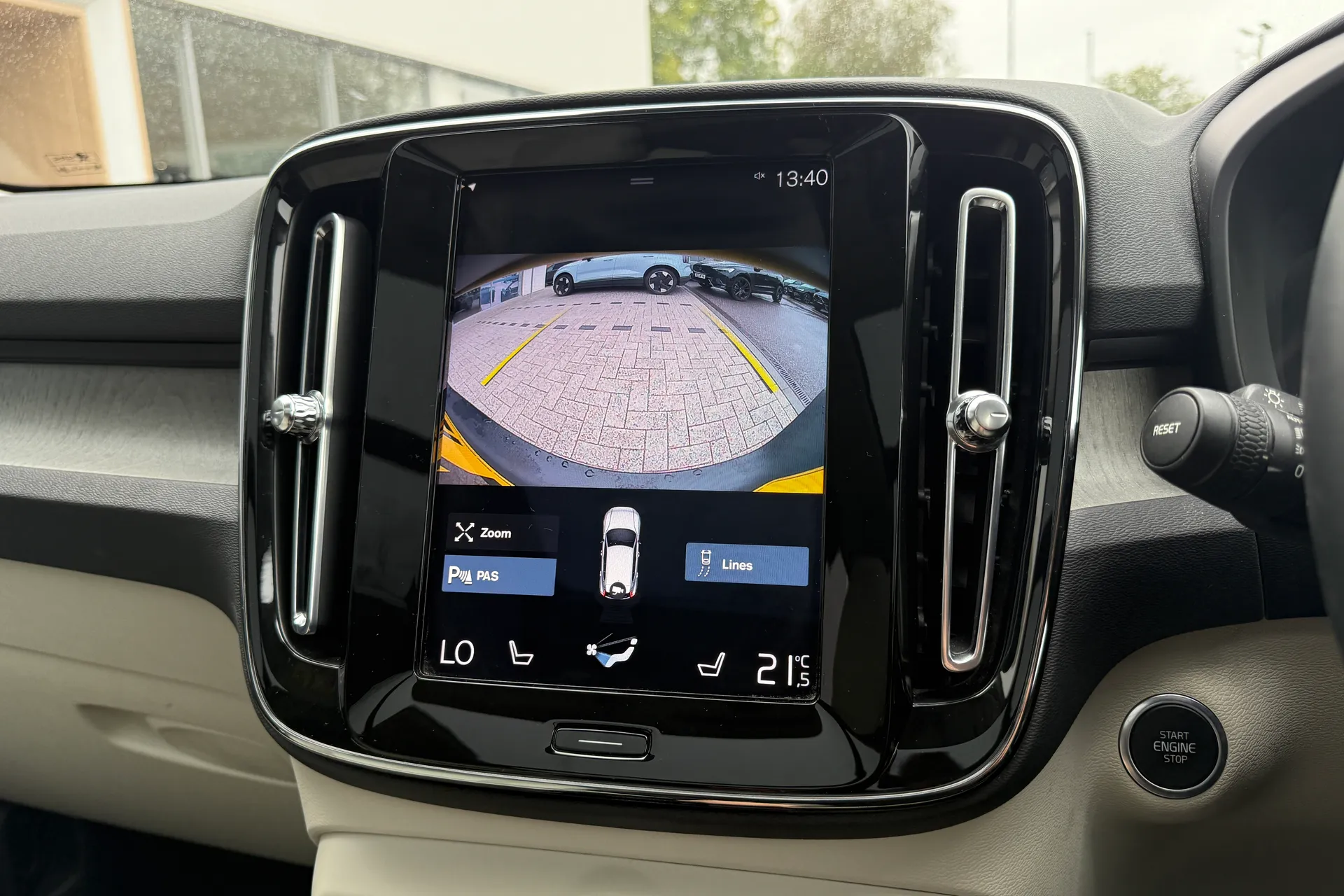 Volvo XC40 thumbnail image number 4
