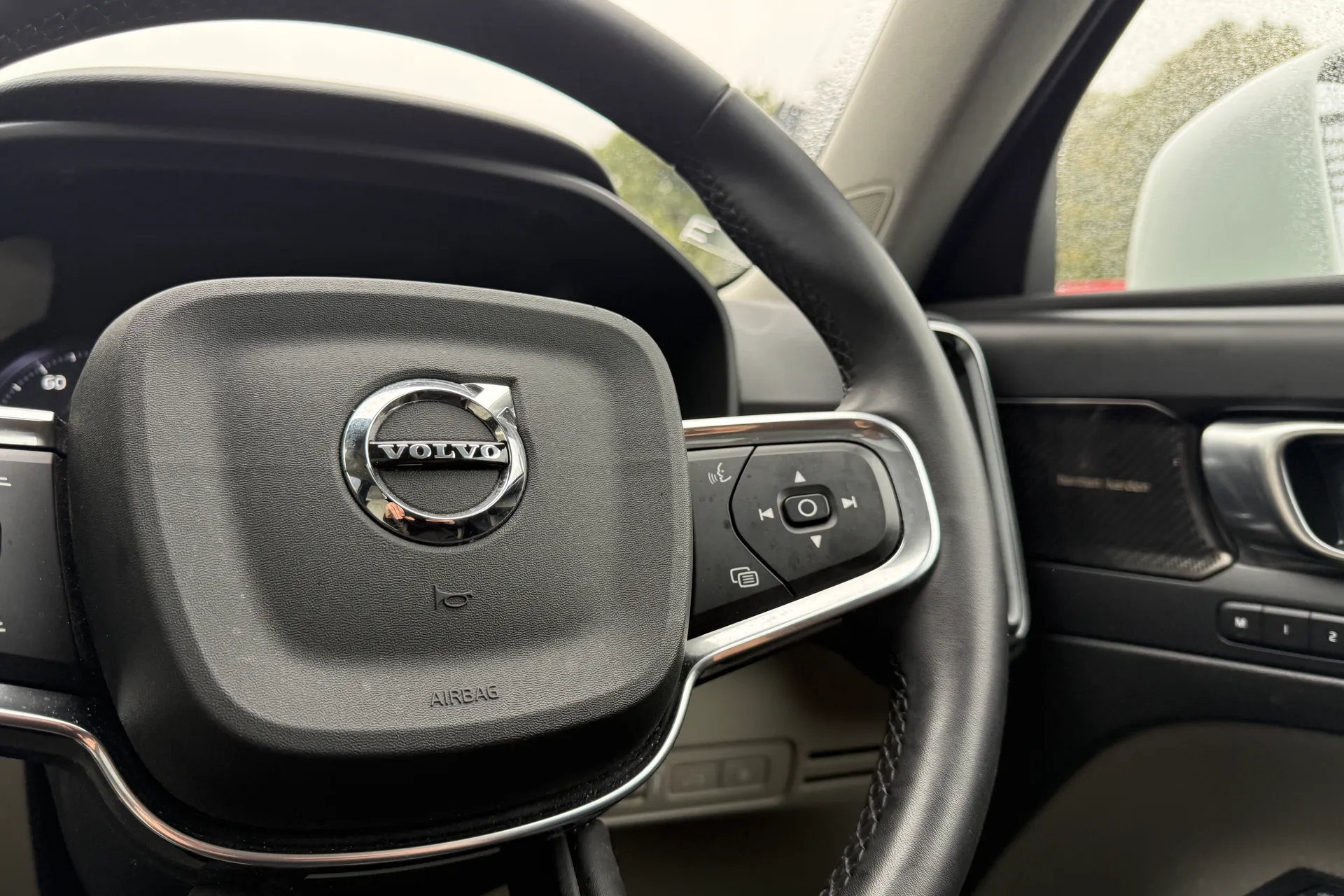 Volvo XC40 thumbnail image number 36