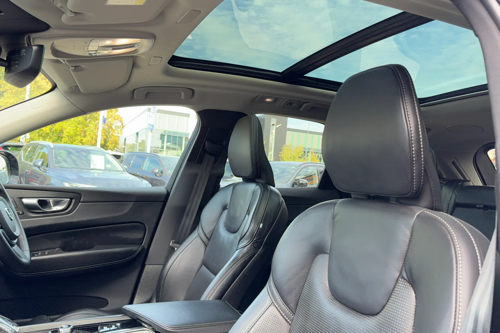 Volvo XC60 thumbnail image number 28