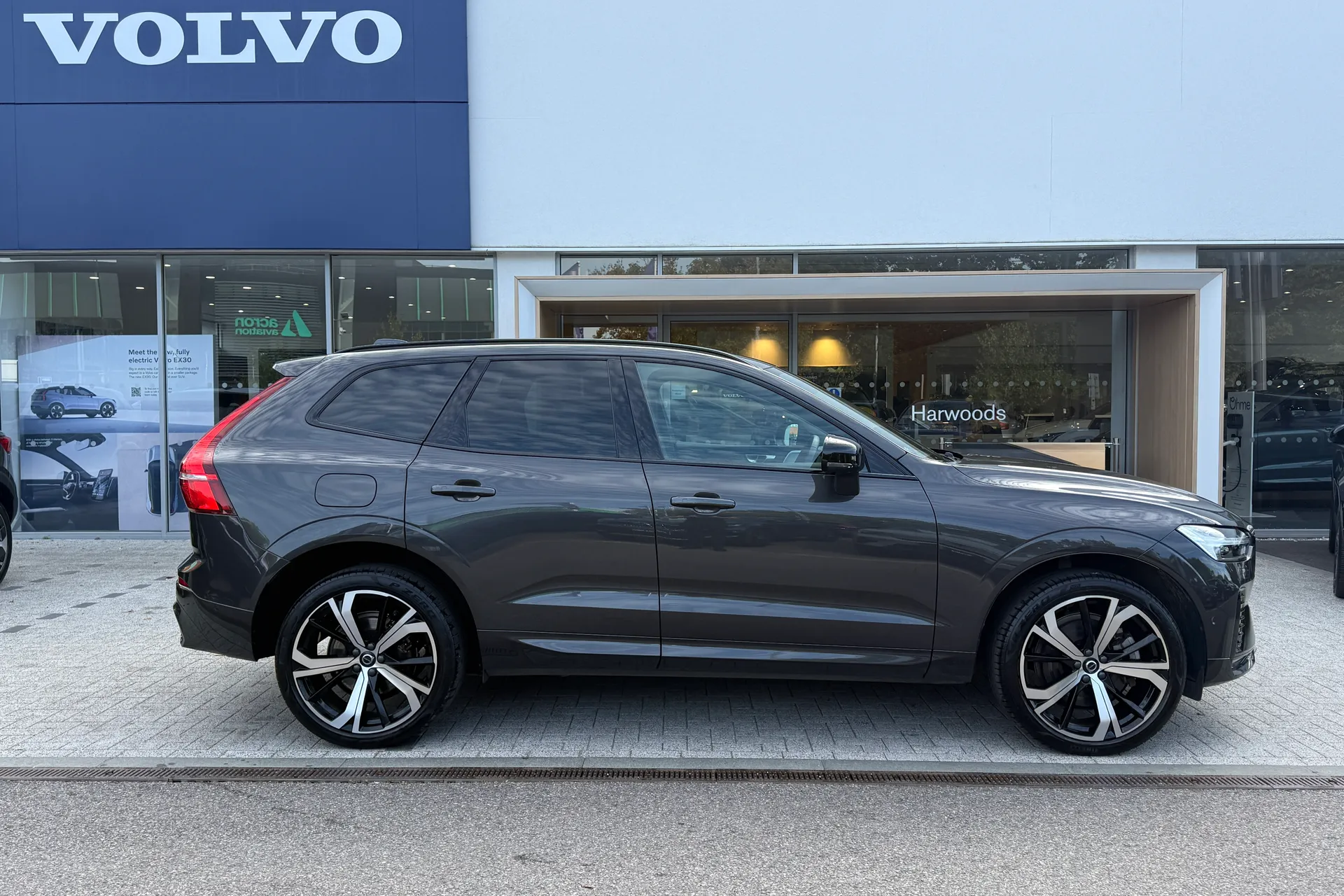 Volvo XC60 thumbnail image number 2