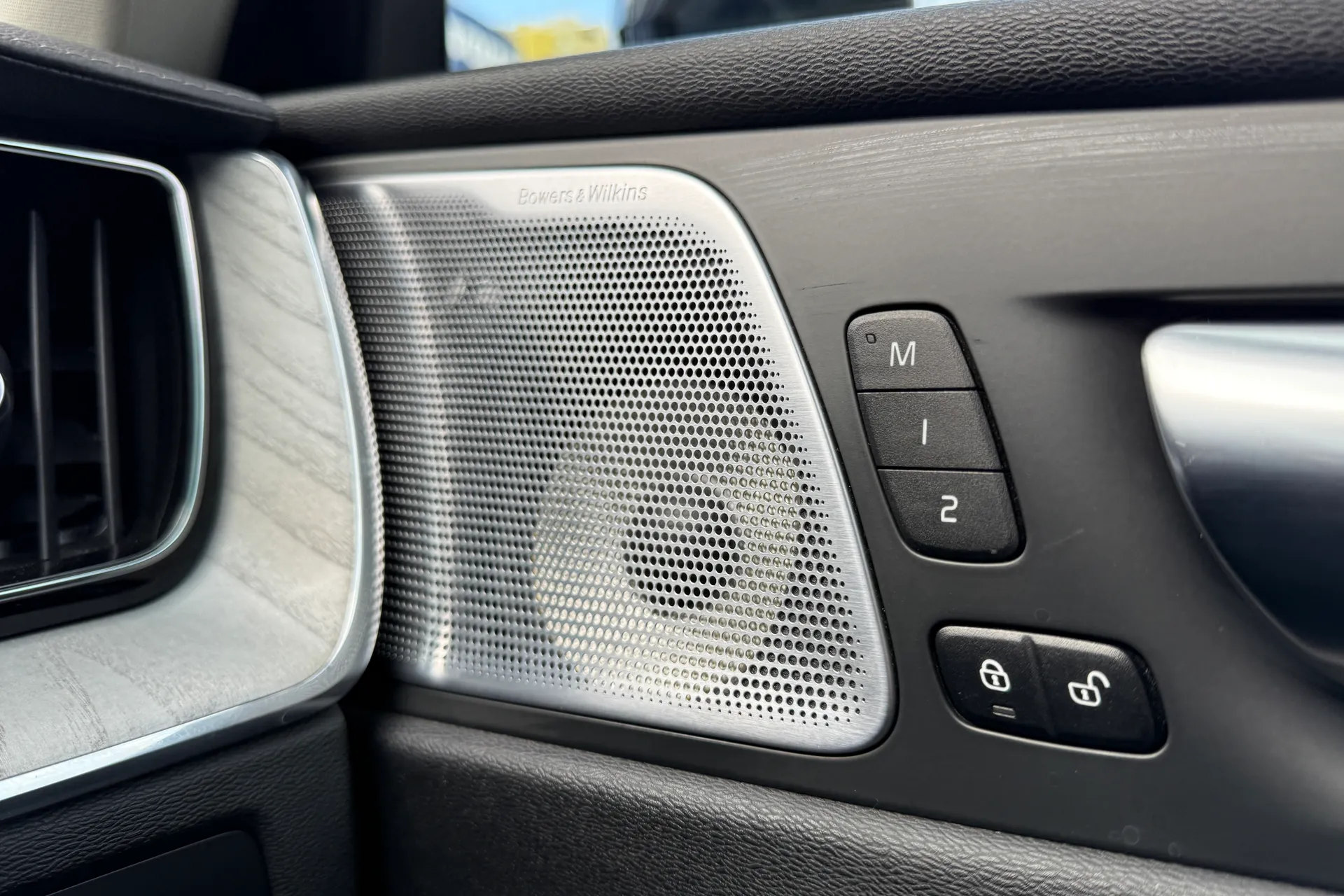 Volvo XC60 thumbnail image number 42