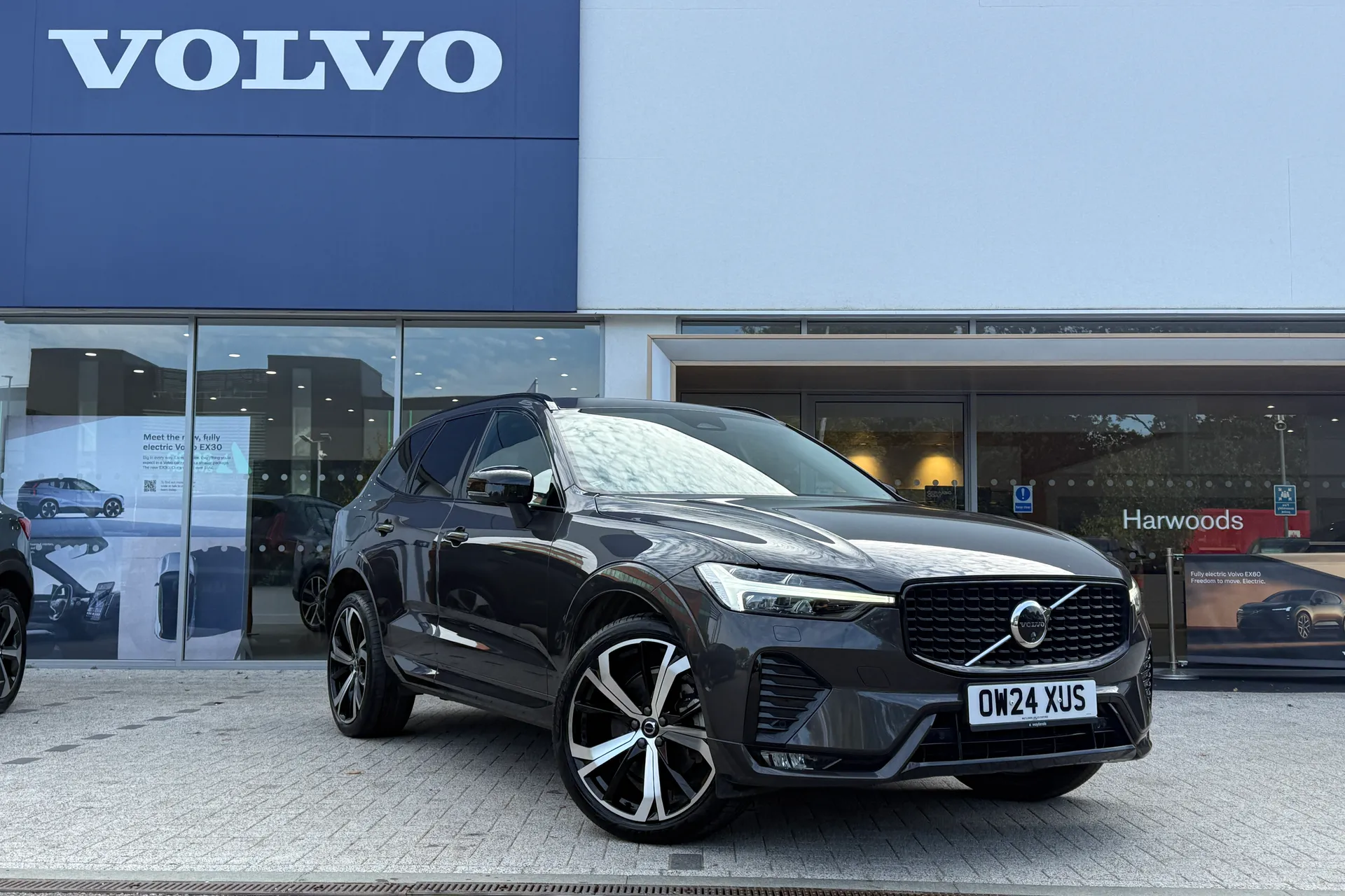 Volvo XC60 focused image