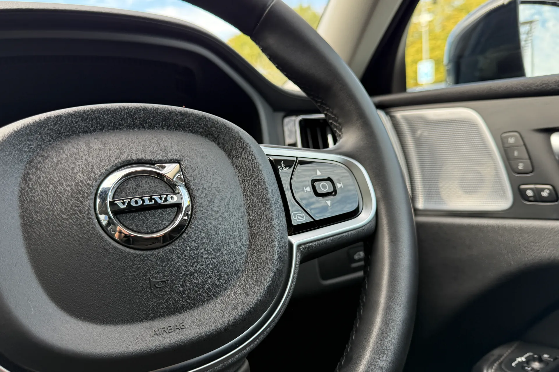 Volvo XC60 thumbnail image number 36