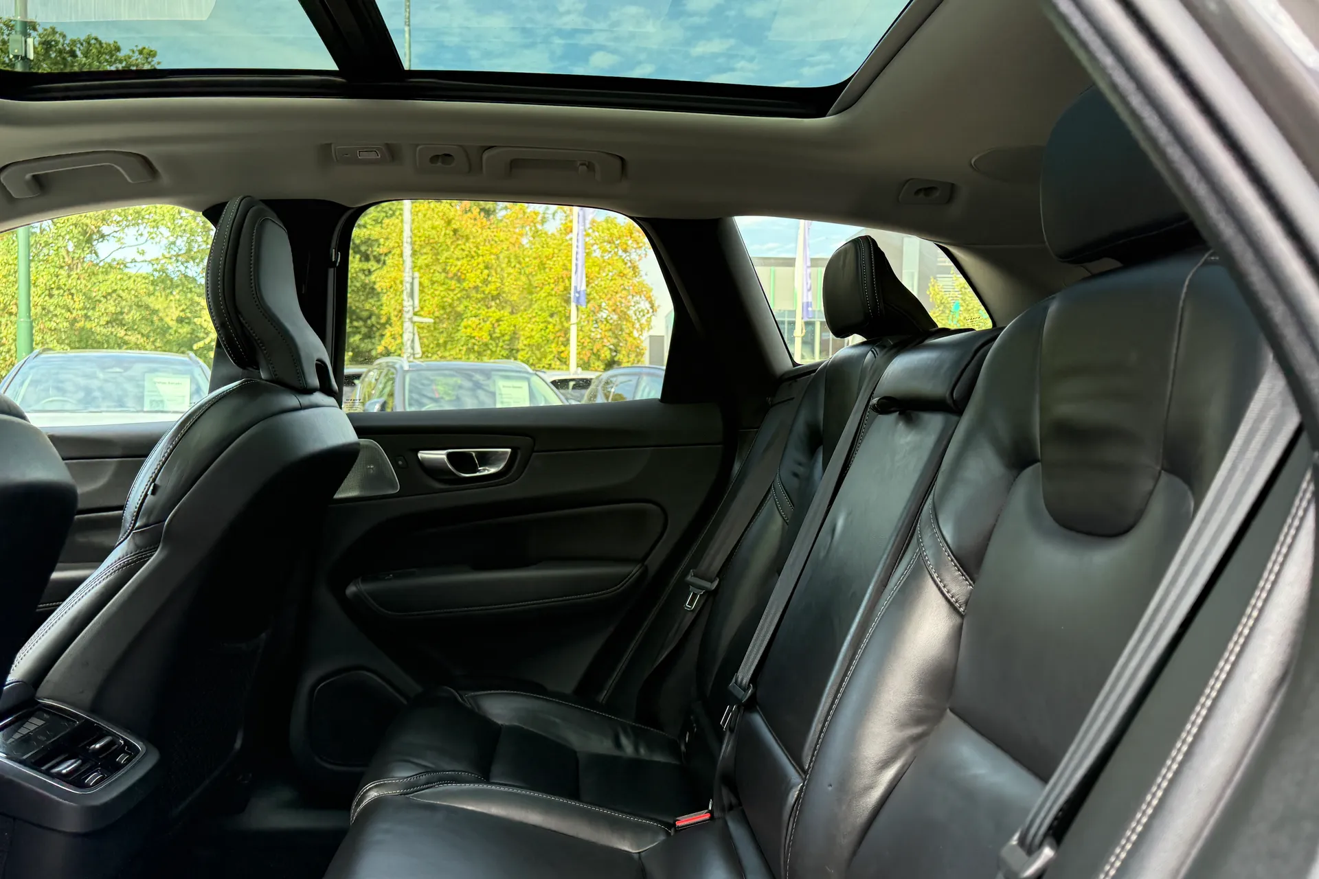 Volvo XC60 thumbnail image number 30