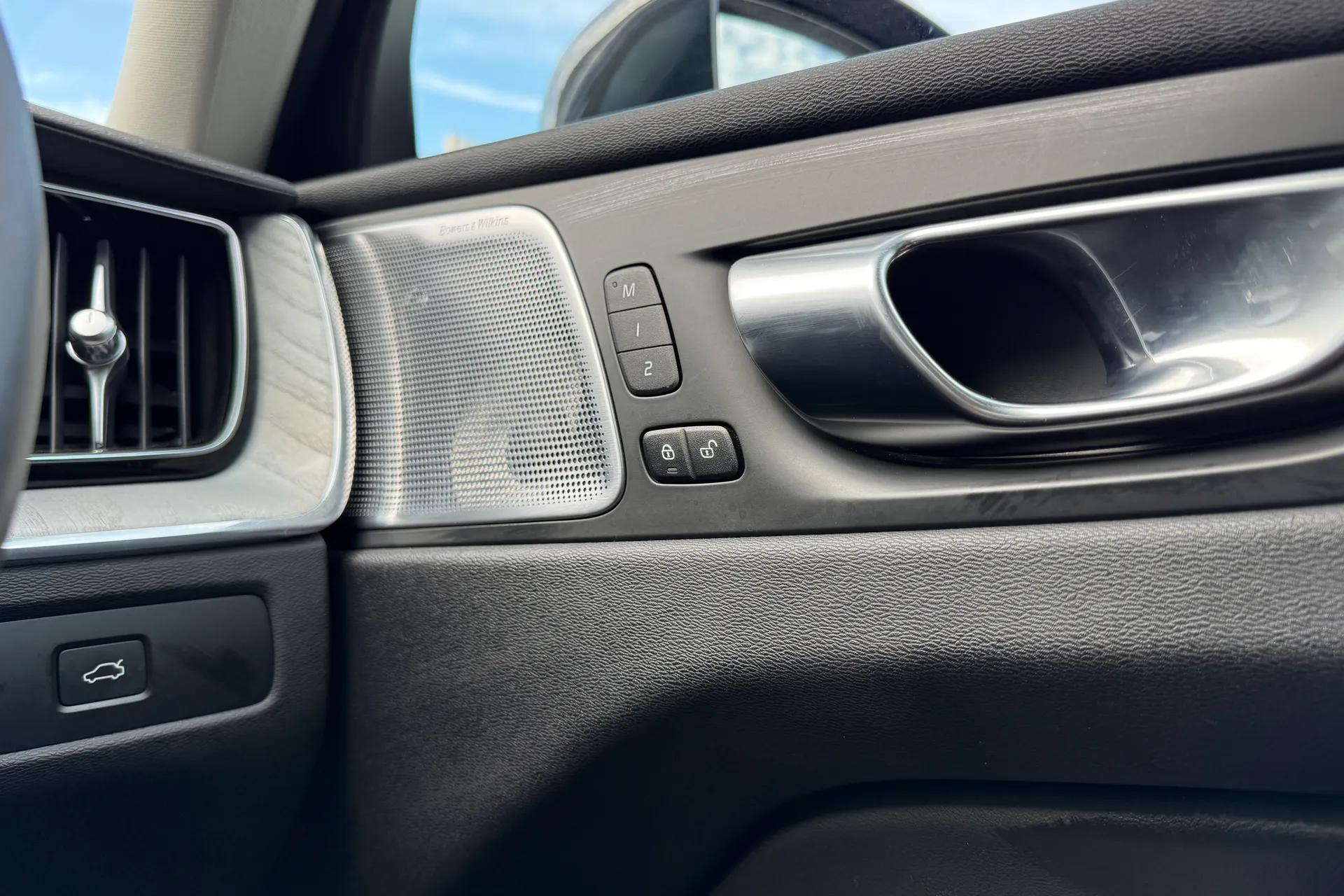 Volvo XC60 thumbnail image number 41