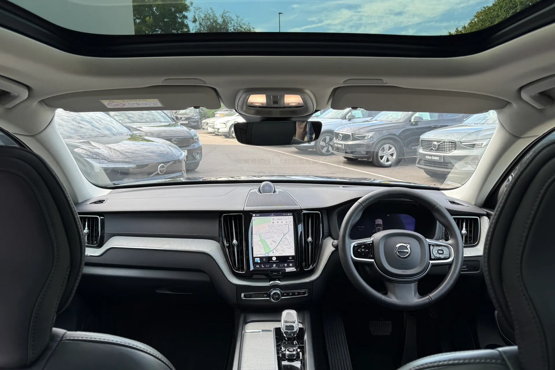 Volvo XC60 thumbnail image number 3