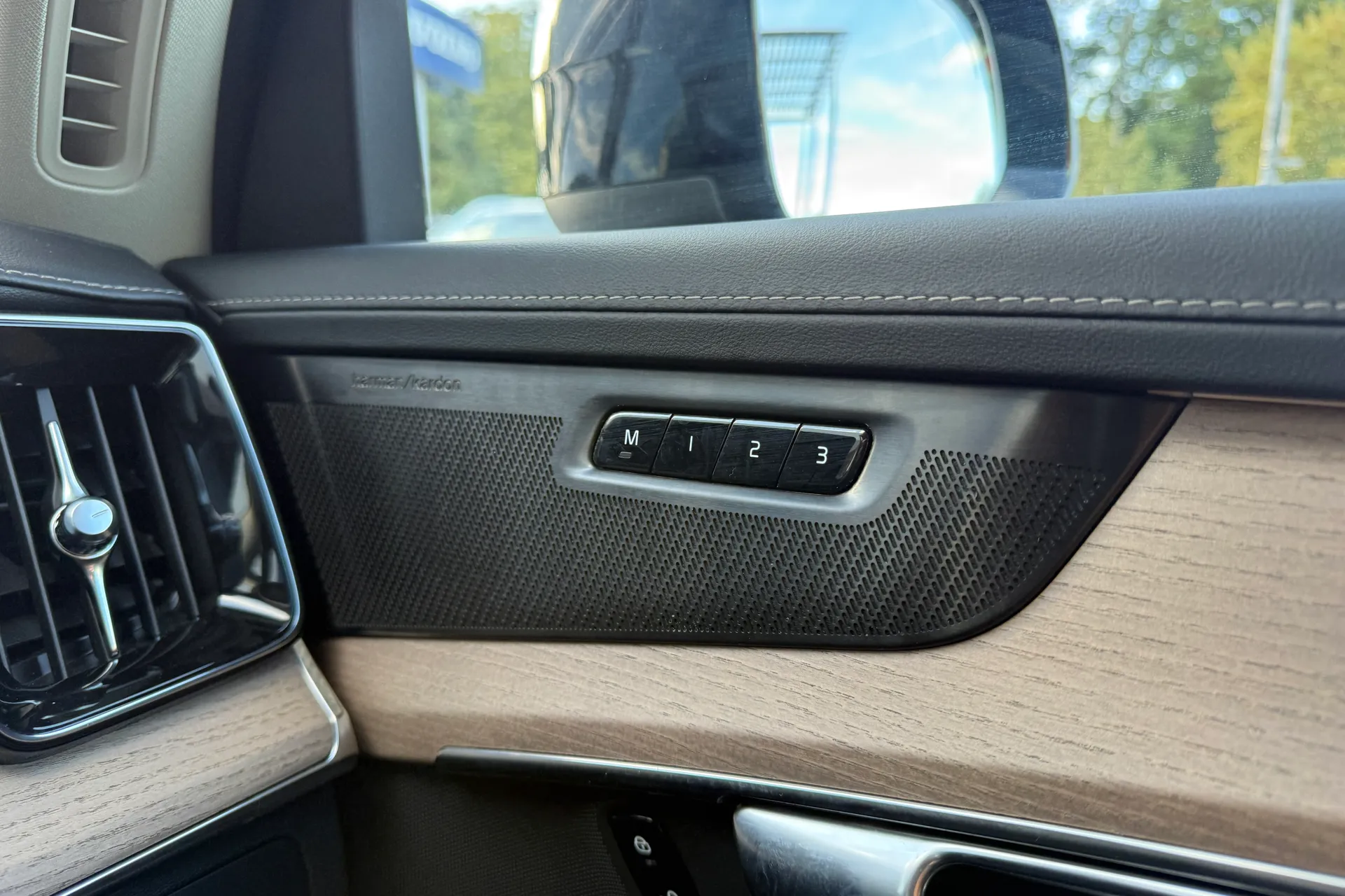 Volvo XC90 thumbnail image number 45