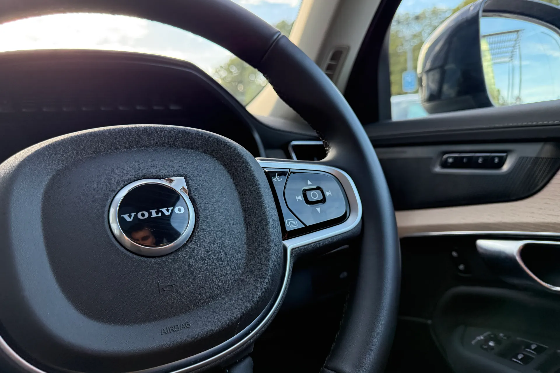 Volvo XC90 thumbnail image number 39