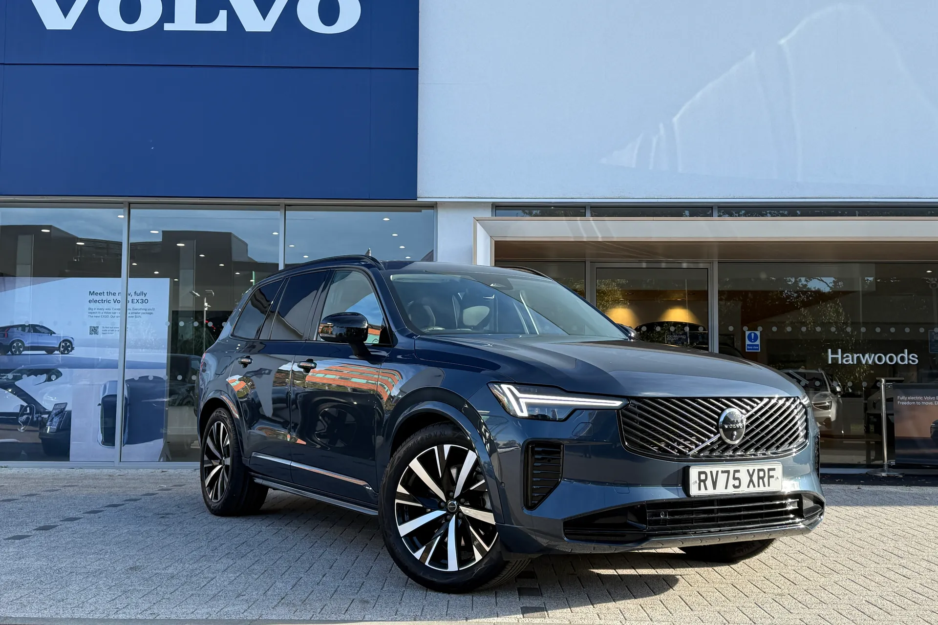 Volvo XC90 focused image