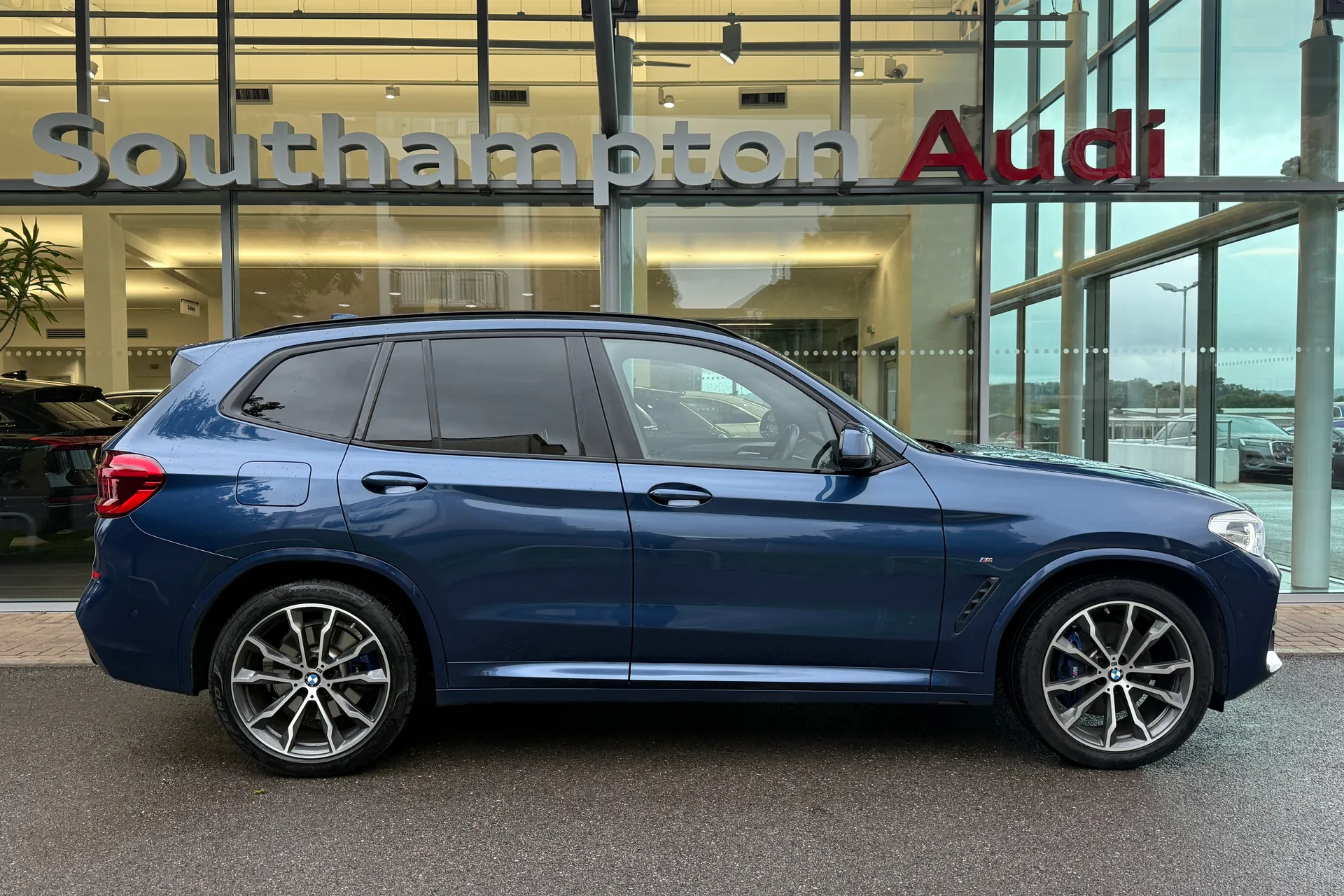 BMW X3 thumbnail image number 2