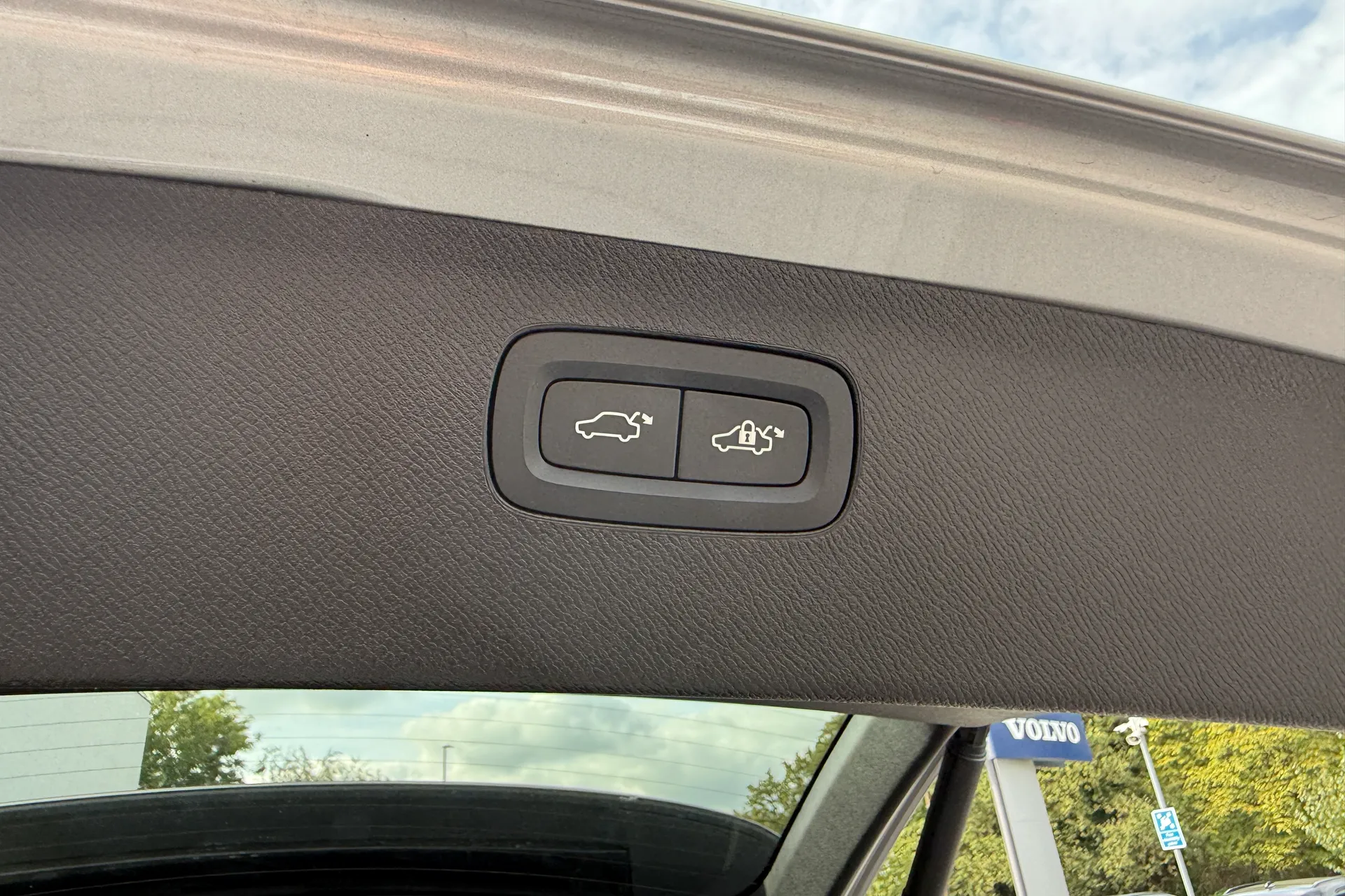 Volvo XC90 thumbnail image number 25