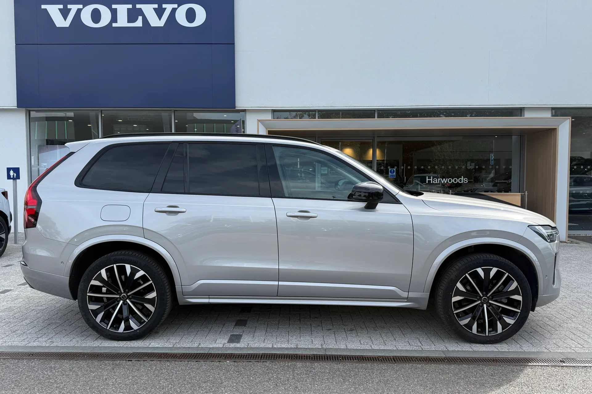 Volvo XC90 thumbnail image number 2