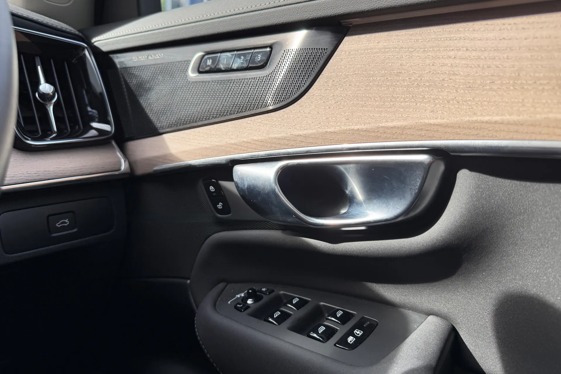Volvo XC90 thumbnail image number 44