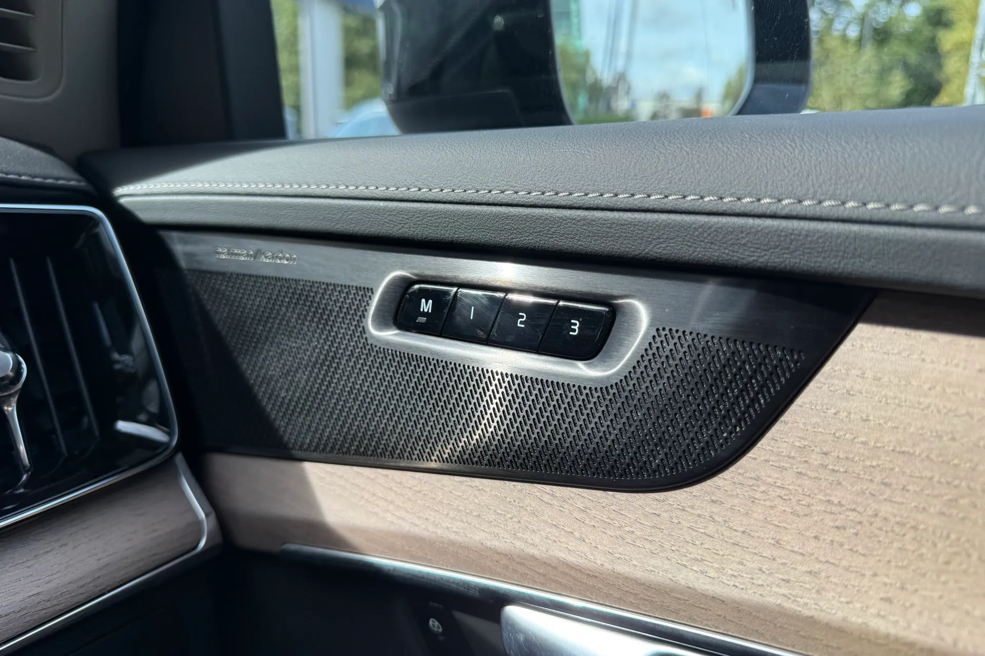 Volvo XC90 thumbnail image number 45