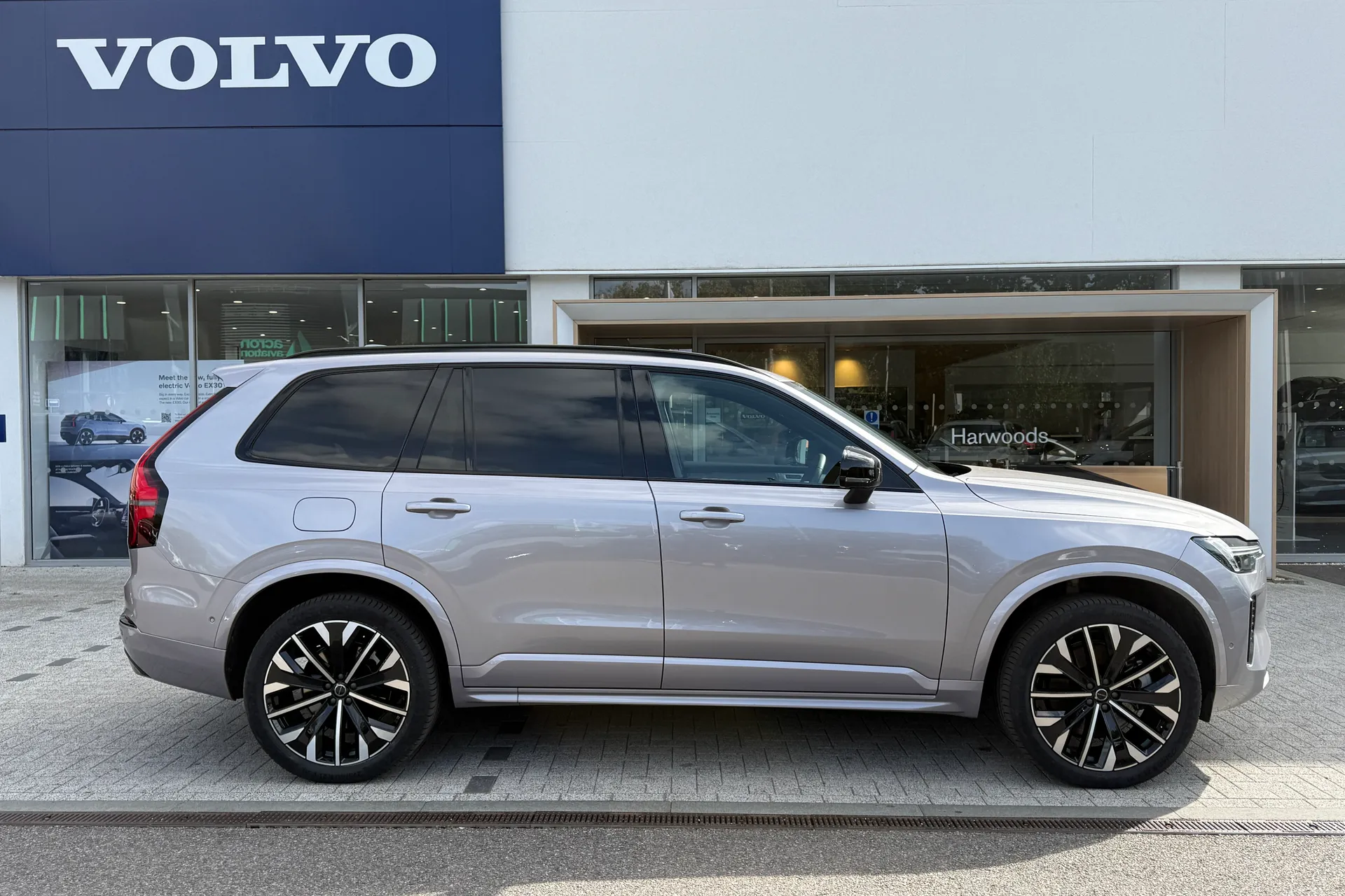Volvo XC90 thumbnail image number 2