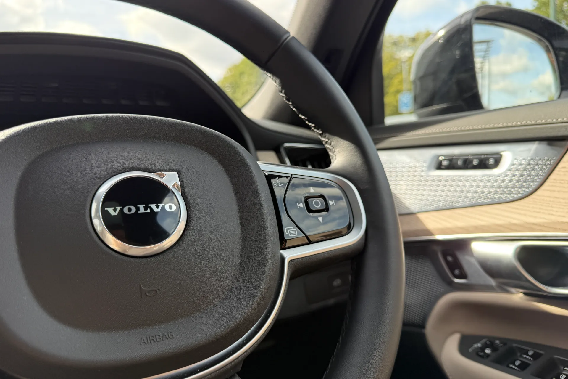 Volvo XC90 thumbnail image number 38