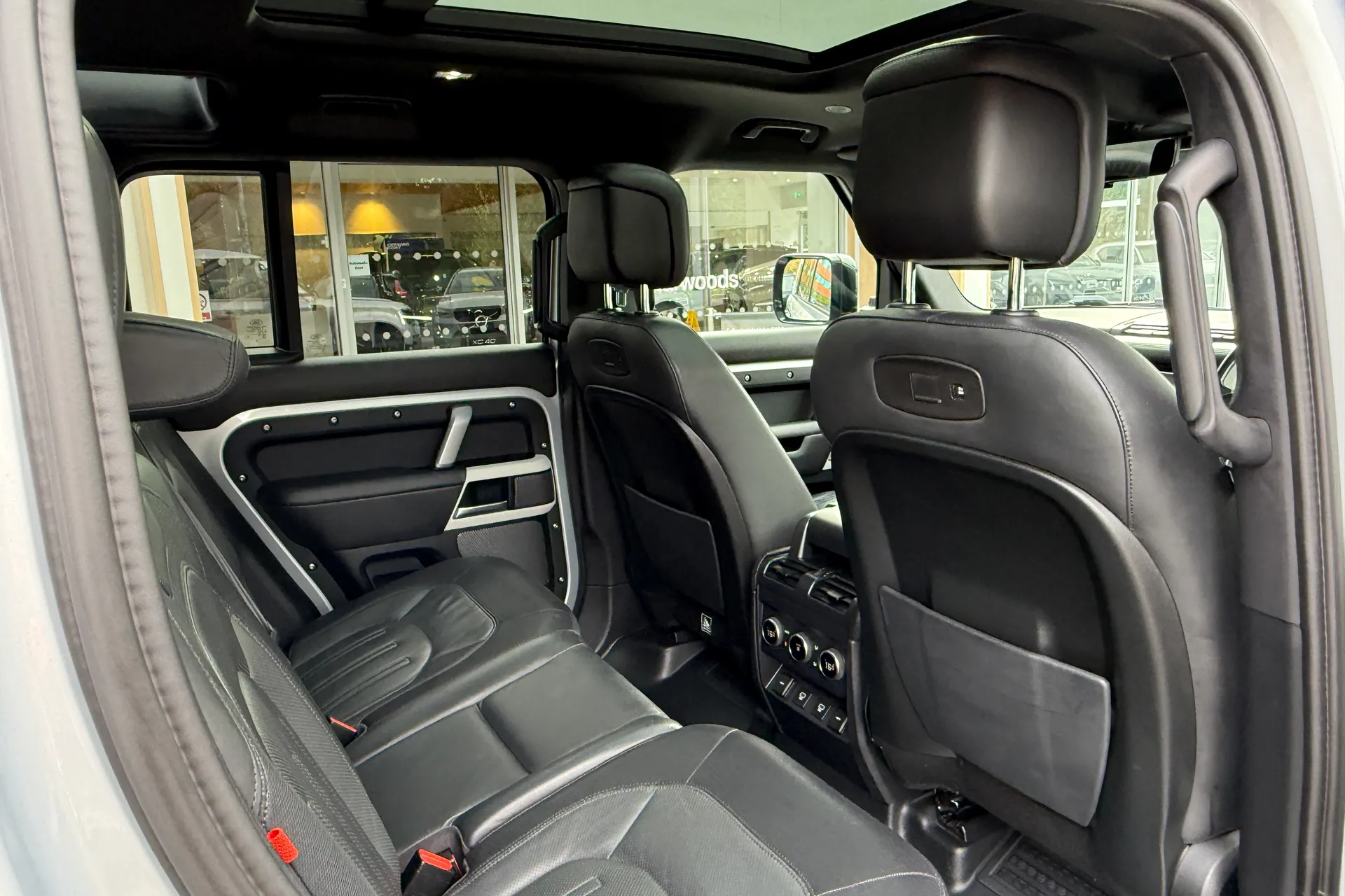 LAND ROVER DEFENDER thumbnail image number 27