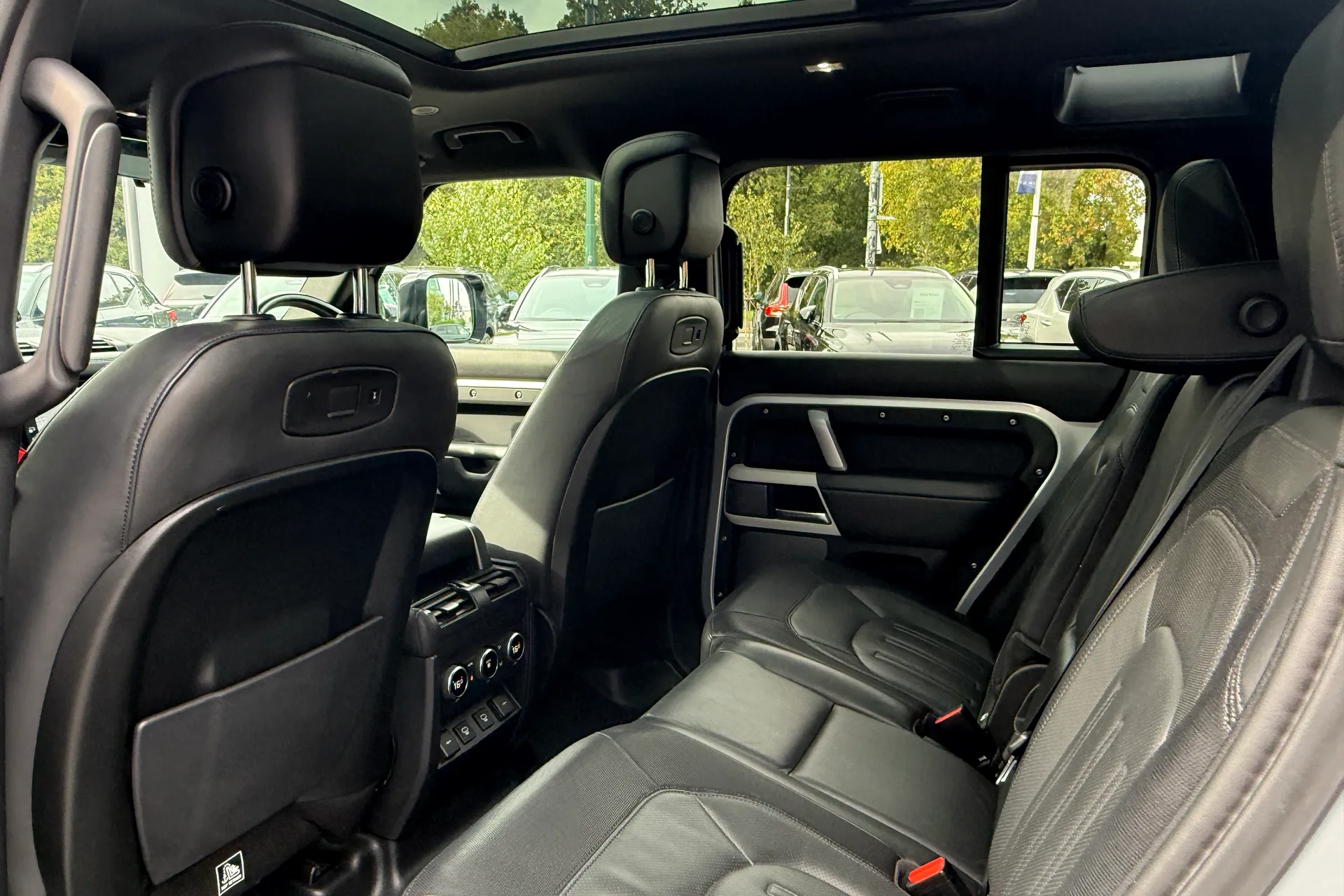 LAND ROVER DEFENDER thumbnail image number 34