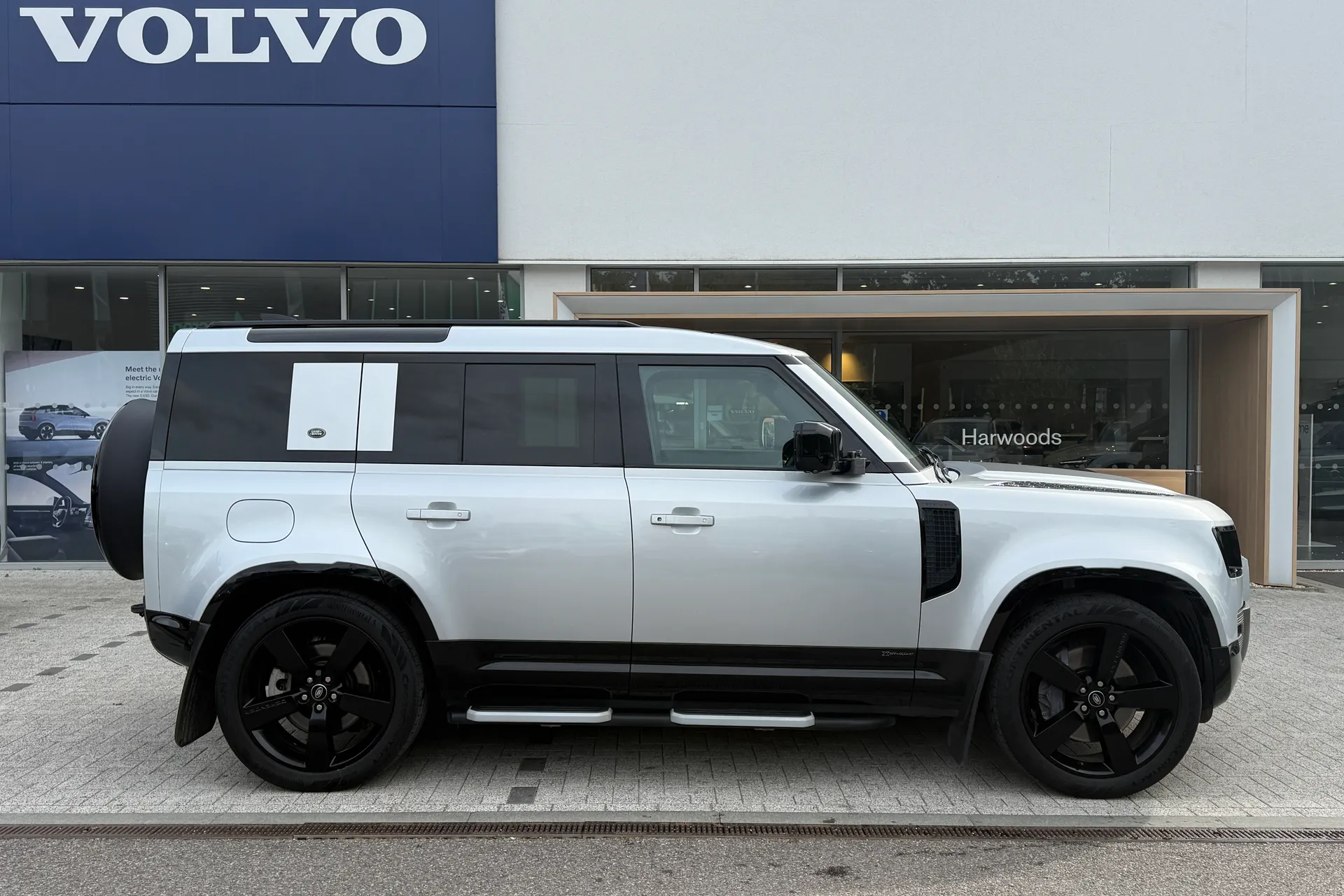 LAND ROVER DEFENDER thumbnail image number 2