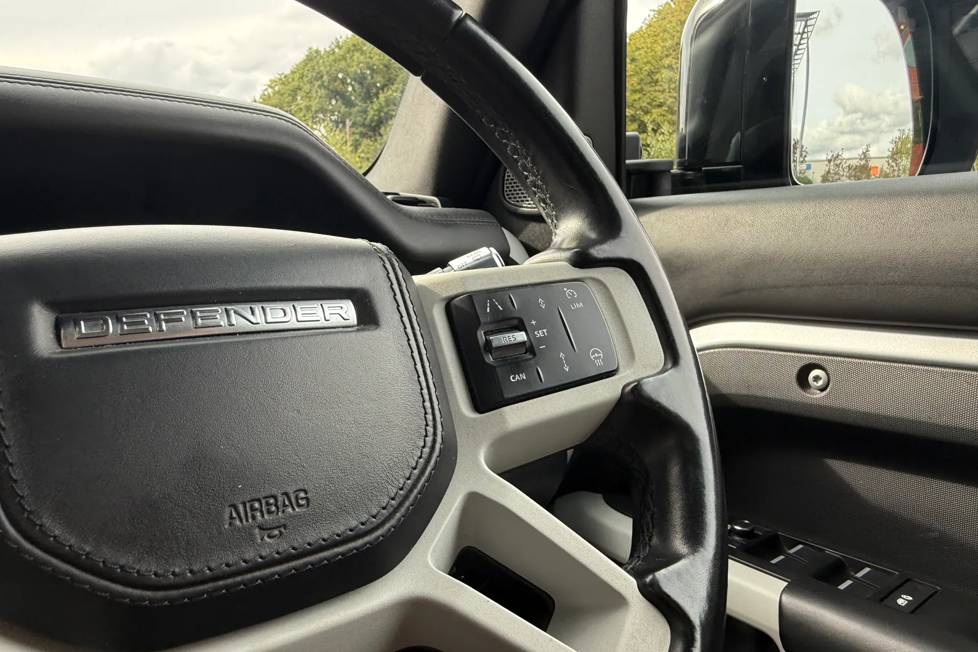 LAND ROVER DEFENDER thumbnail image number 42