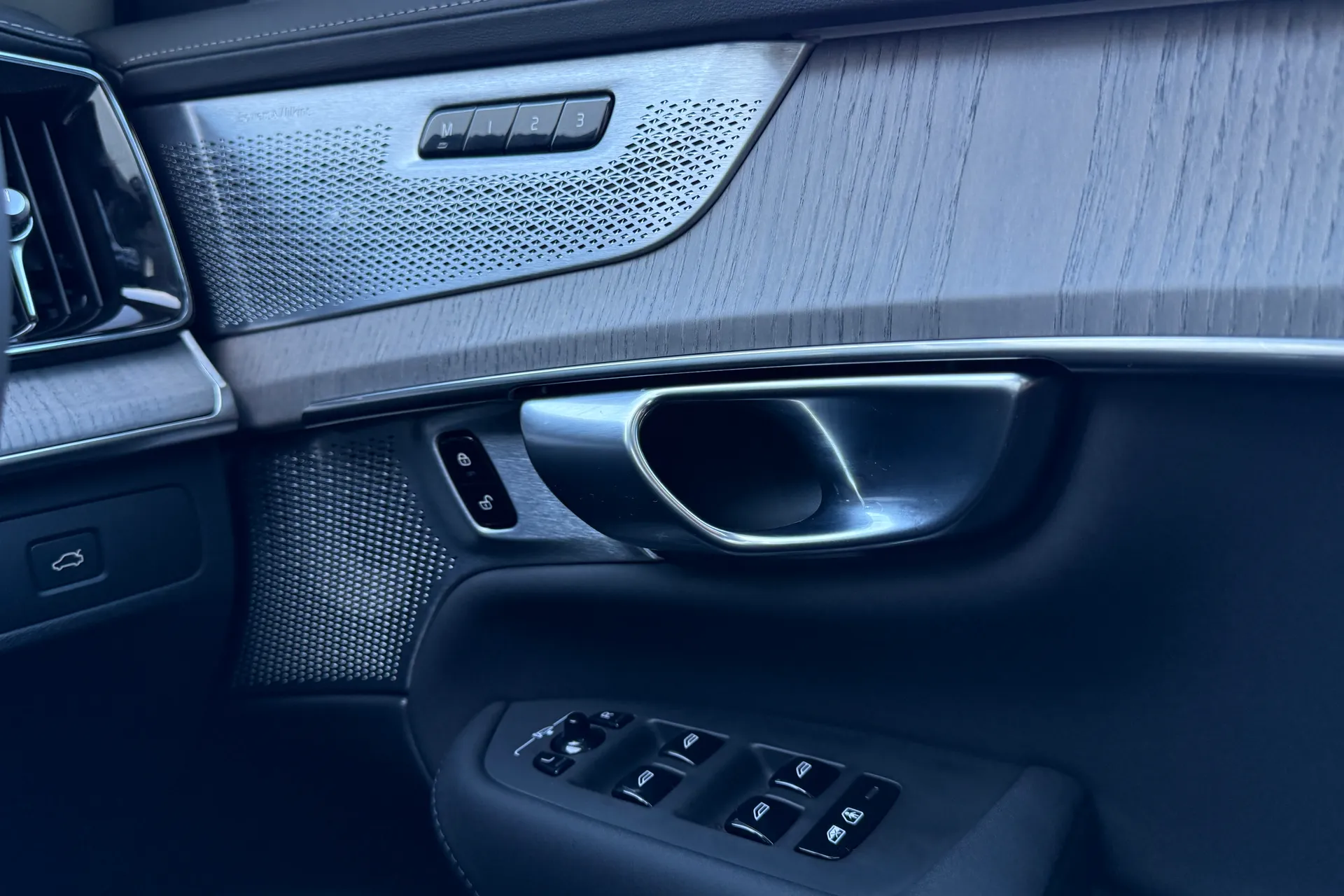 Volvo XC90 thumbnail image number 43