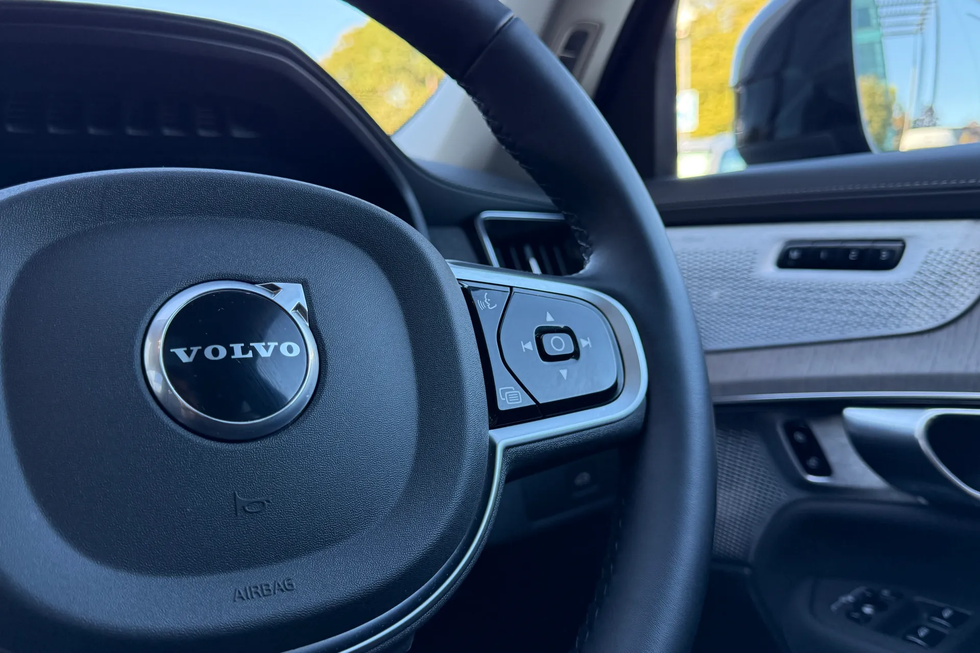 Volvo XC90 thumbnail image number 38